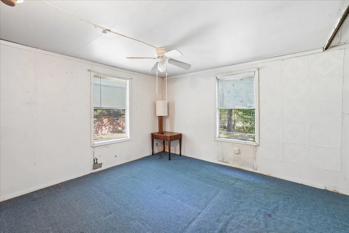 Mobile Home For Sale in Fannin County , 304 W 2nd Street, Dodd City, Texas 75438, 2 Bedroom, 1 Bathroom, Garage spaces, 728 Sqft, built in 2000, Price $87,500, mls#21364776, Real Estate Agent in Dodd City, Homes For Sale in Fannin county, Homes For Sale in Dodd City, Realtor in Dodd City Texas, Real Estate Brokerage Independent Realty Texas, Luminita Cordes Realtor