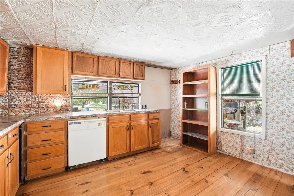 Mobile Home For Sale in Fannin County , 304 W 2nd Street, Dodd City, Texas 75438, 2 Bedroom, 1 Bathroom, Garage spaces, 728 Sqft, built in 2000, Price $87,500, mls#21364776, Real Estate Agent in Dodd City, Homes For Sale in Fannin county, Homes For Sale in Dodd City, Realtor in Dodd City Texas, Real Estate Brokerage Independent Realty Texas, Luminita Cordes Realtor