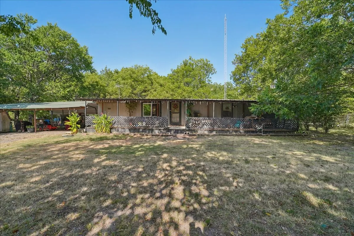 Mobile Home For Sale in Fannin County , 304 W 2nd Street, Dodd City, Texas 75438, 2 Bedroom, 1 Bathroom, Garage spaces, 728 Sqft, built in 2000, Price $87,500, mls#21364776, Real Estate Agent in Dodd City, Homes For Sale in Fannin county, Homes For Sale in Dodd City, Realtor in Dodd City Texas, Real Estate Brokerage Independent Realty Texas, Luminita Cordes Realtor