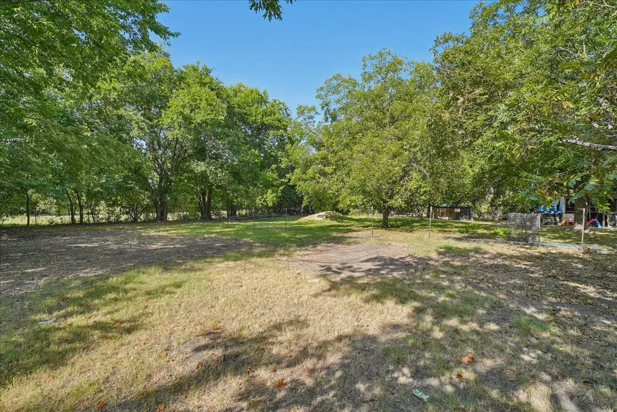 Mobile Home For Sale in Fannin County , 304 W 2nd Street, Dodd City, Texas 75438, 2 Bedroom, 1 Bathroom, Garage spaces, 728 Sqft, built in 2000, Price $87,500, mls#21364776, Real Estate Agent in Dodd City, Homes For Sale in Fannin county, Homes For Sale in Dodd City, Realtor in Dodd City Texas, Real Estate Brokerage Independent Realty Texas, Luminita Cordes Realtor