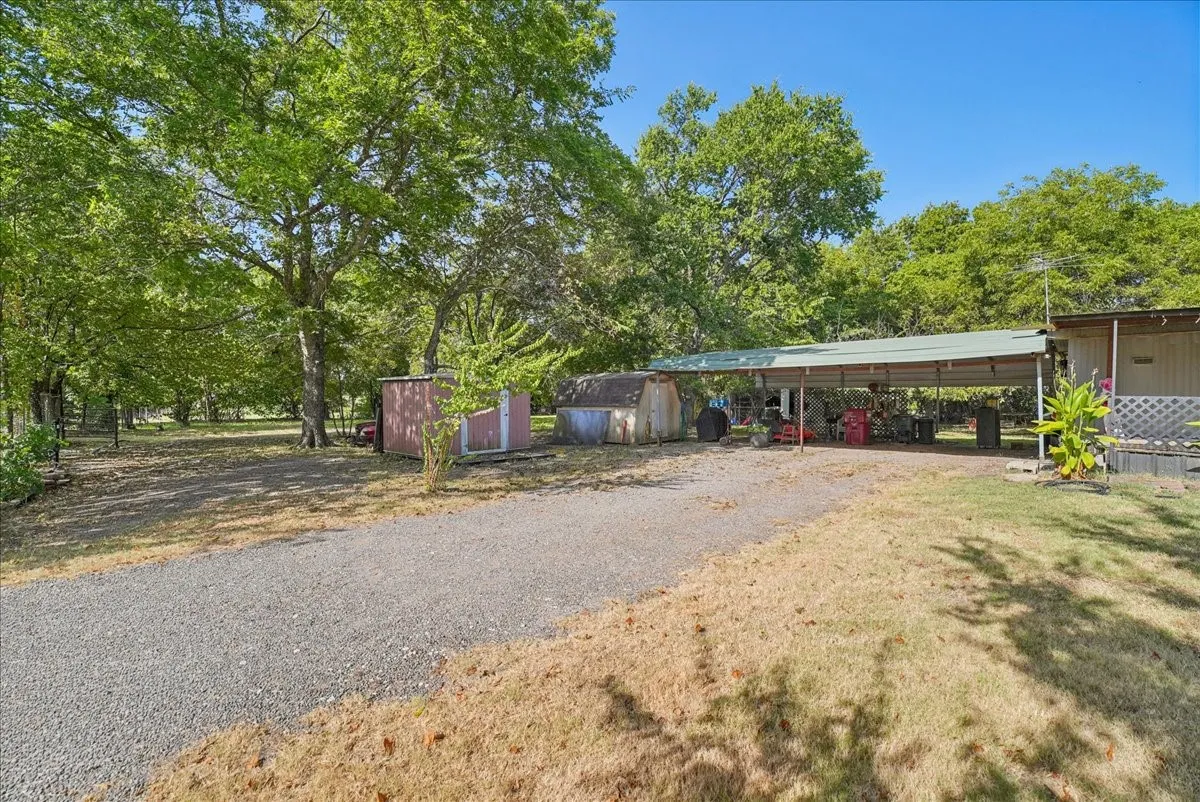 Mobile Home For Sale in Fannin County , 304 W 2nd Street, Dodd City, Texas 75438, 2 Bedroom, 1 Bathroom, Garage spaces, 728 Sqft, built in 2000, Price $87,500, mls#21364776, Real Estate Agent in Dodd City, Homes For Sale in Fannin county, Homes For Sale in Dodd City, Realtor in Dodd City Texas, Real Estate Brokerage Independent Realty Texas, Luminita Cordes Realtor