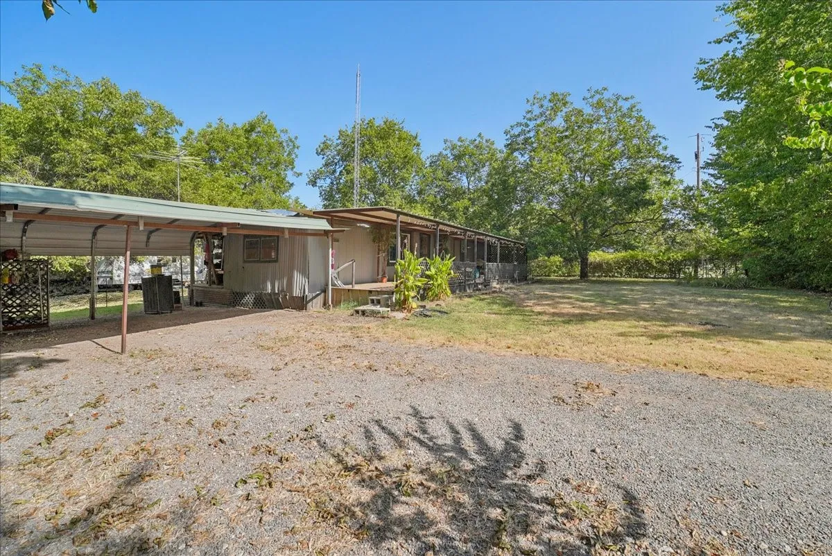 Mobile Home For Sale in Fannin County , 304 W 2nd Street, Dodd City, Texas 75438, 2 Bedroom, 1 Bathroom, Garage spaces, 728 Sqft, built in 2000, Price $87,500, mls#21364776, Real Estate Agent in Dodd City, Homes For Sale in Fannin county, Homes For Sale in Dodd City, Realtor in Dodd City Texas, Real Estate Brokerage Independent Realty Texas, Luminita Cordes Realtor
