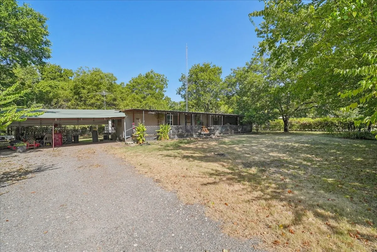 Mobile Home For Sale in Fannin County , 304 W 2nd Street, Dodd City, Texas 75438, 2 Bedroom, 1 Bathroom, Garage spaces, 728 Sqft, built in 2000, Price $87,500, mls#21364776, Real Estate Agent in Dodd City, Homes For Sale in Fannin county, Homes For Sale in Dodd City, Realtor in Dodd City Texas, Real Estate Brokerage Independent Realty Texas, Luminita Cordes Realtor