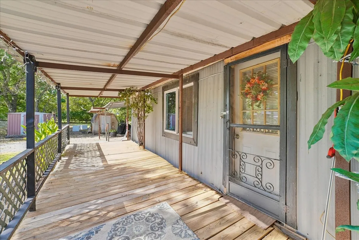 Mobile Home For Sale in Fannin County , 304 W 2nd Street, Dodd City, Texas 75438, 2 Bedroom, 1 Bathroom, Garage spaces, 728 Sqft, built in 2000, Price $87,500, mls#21364776, Real Estate Agent in Dodd City, Homes For Sale in Fannin county, Homes For Sale in Dodd City, Realtor in Dodd City Texas, Real Estate Brokerage Independent Realty Texas, Luminita Cordes Realtor
