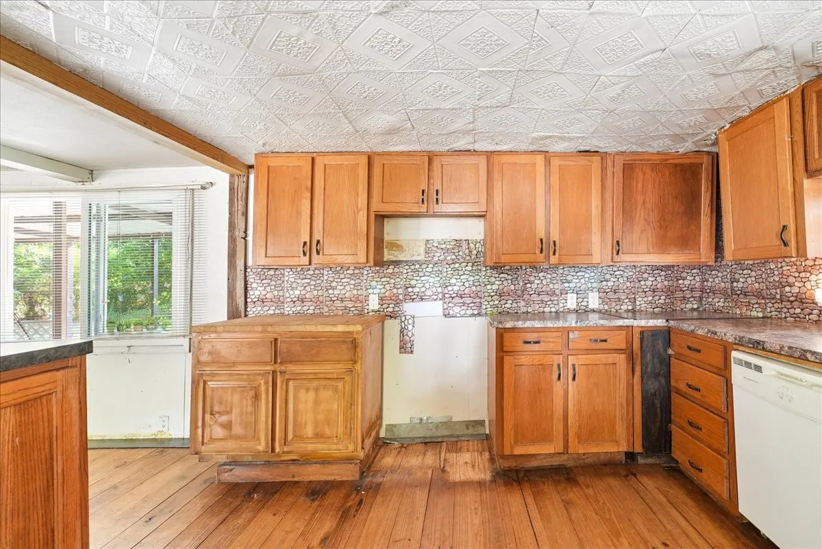 Mobile Home For Sale in Fannin County , 304 W 2nd Street, Dodd City, Texas 75438, 2 Bedroom, 1 Bathroom, Garage spaces, 728 Sqft, built in 2000, Price $87,500, mls#21364776, Real Estate Agent in Dodd City, Homes For Sale in Fannin county, Homes For Sale in Dodd City, Realtor in Dodd City Texas, Real Estate Brokerage Independent Realty Texas, Luminita Cordes Realtor