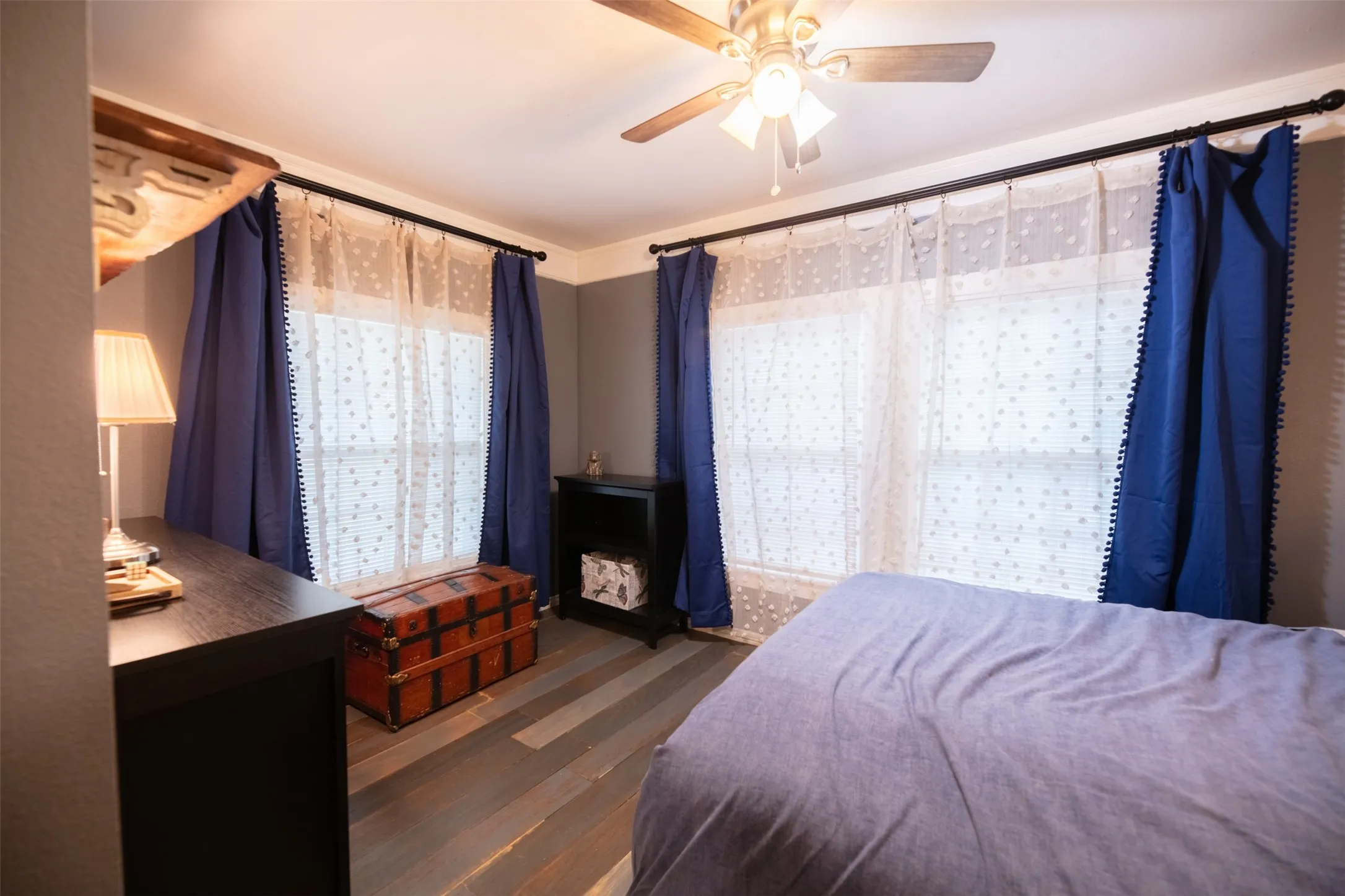 Single Family Residence For Sale in Tarrant County , 1800 Carl Street, Fort Worth, Texas 76103, 2 Bedroom, 2 Bathroom, 2 Garage spaces, 1,182 Sqft, built in 1947, mls#21362521, Real Estate Agent in Fort Worth, Homes For Sale in Tarrant county, Homes For Sale in Fort Worth, Realtor in Fort Worth Texas, Real Estate Brokerage Independent Realty Texas, Luminita Cordes Realtor