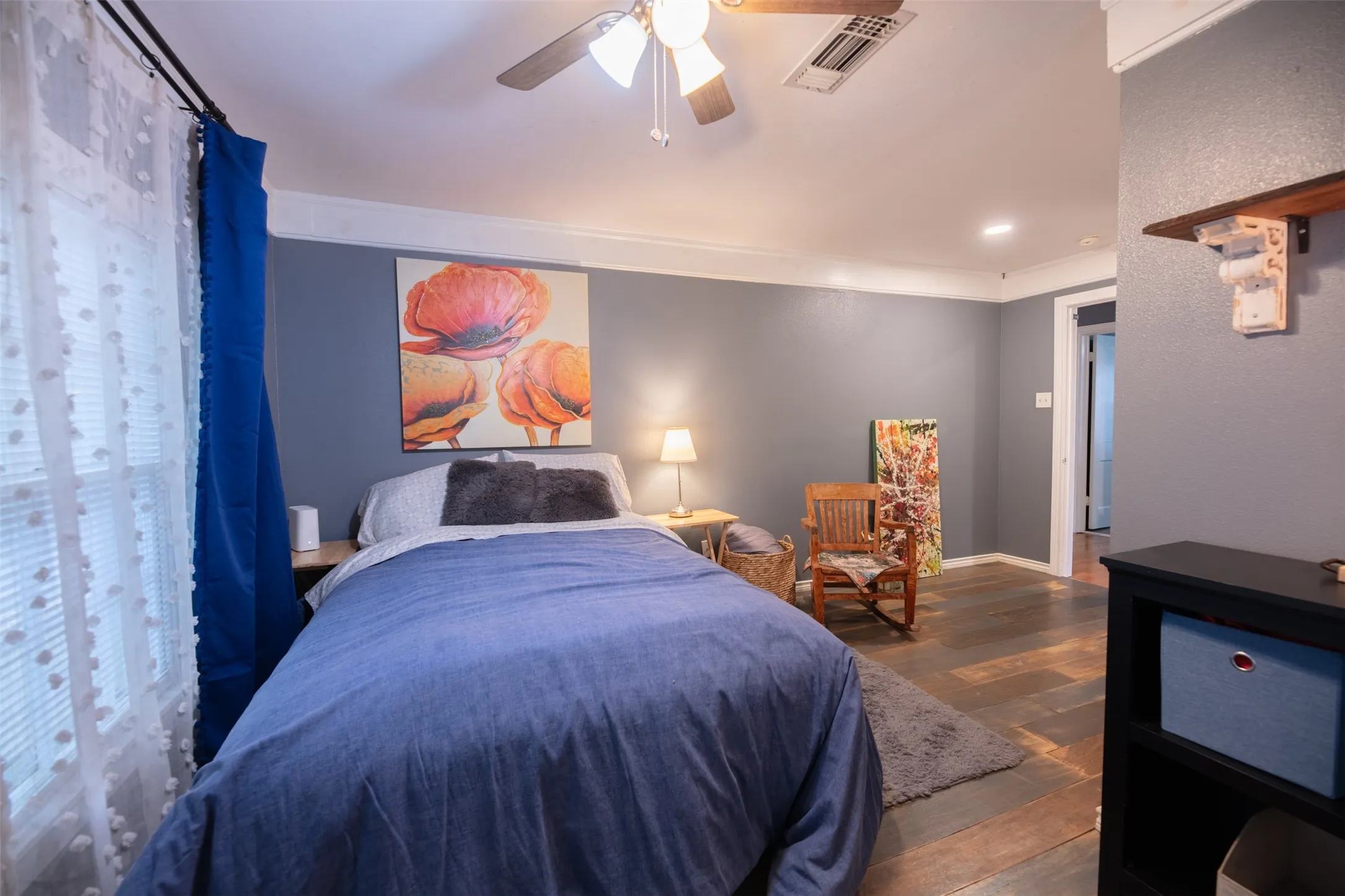 Single Family Residence For Sale in Tarrant County , 1800 Carl Street, Fort Worth, Texas 76103, 2 Bedroom, 2 Bathroom, 2 Garage spaces, 1,182 Sqft, built in 1947, mls#21362521, Real Estate Agent in Fort Worth, Homes For Sale in Tarrant county, Homes For Sale in Fort Worth, Realtor in Fort Worth Texas, Real Estate Brokerage Independent Realty Texas, Luminita Cordes Realtor