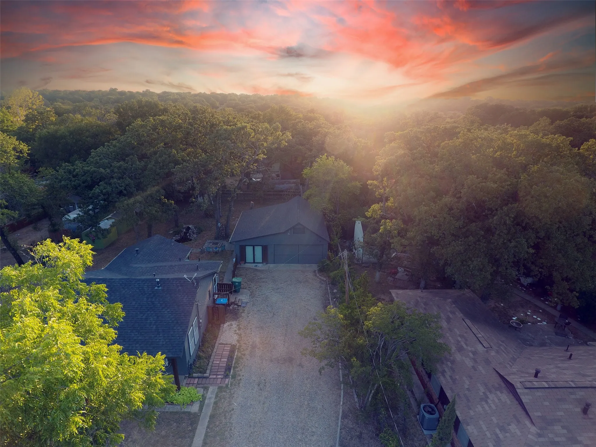 Single Family Residence For Sale in Tarrant County , 1800 Carl Street, Fort Worth, Texas 76103, 2 Bedroom, 2 Bathroom, 2 Garage spaces, 1,182 Sqft, built in 1947, mls#21362521, Real Estate Agent in Fort Worth, Homes For Sale in Tarrant county, Homes For Sale in Fort Worth, Realtor in Fort Worth Texas, Real Estate Brokerage Independent Realty Texas, Luminita Cordes Realtor