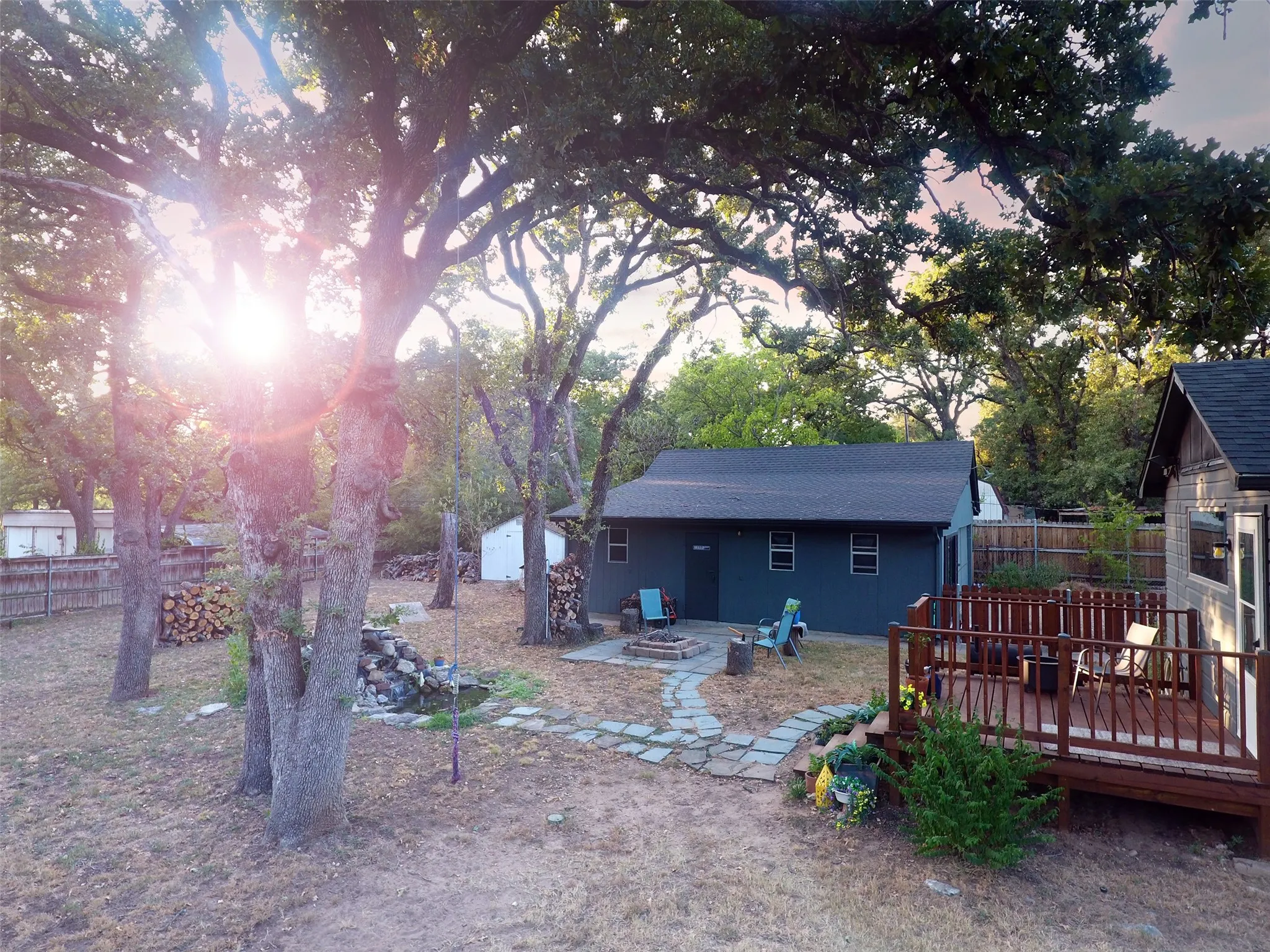 Single Family Residence For Sale in Tarrant County , 1800 Carl Street, Fort Worth, Texas 76103, 2 Bedroom, 2 Bathroom, 2 Garage spaces, 1,182 Sqft, built in 1947, mls#21362521, Real Estate Agent in Fort Worth, Homes For Sale in Tarrant county, Homes For Sale in Fort Worth, Realtor in Fort Worth Texas, Real Estate Brokerage Independent Realty Texas, Luminita Cordes Realtor