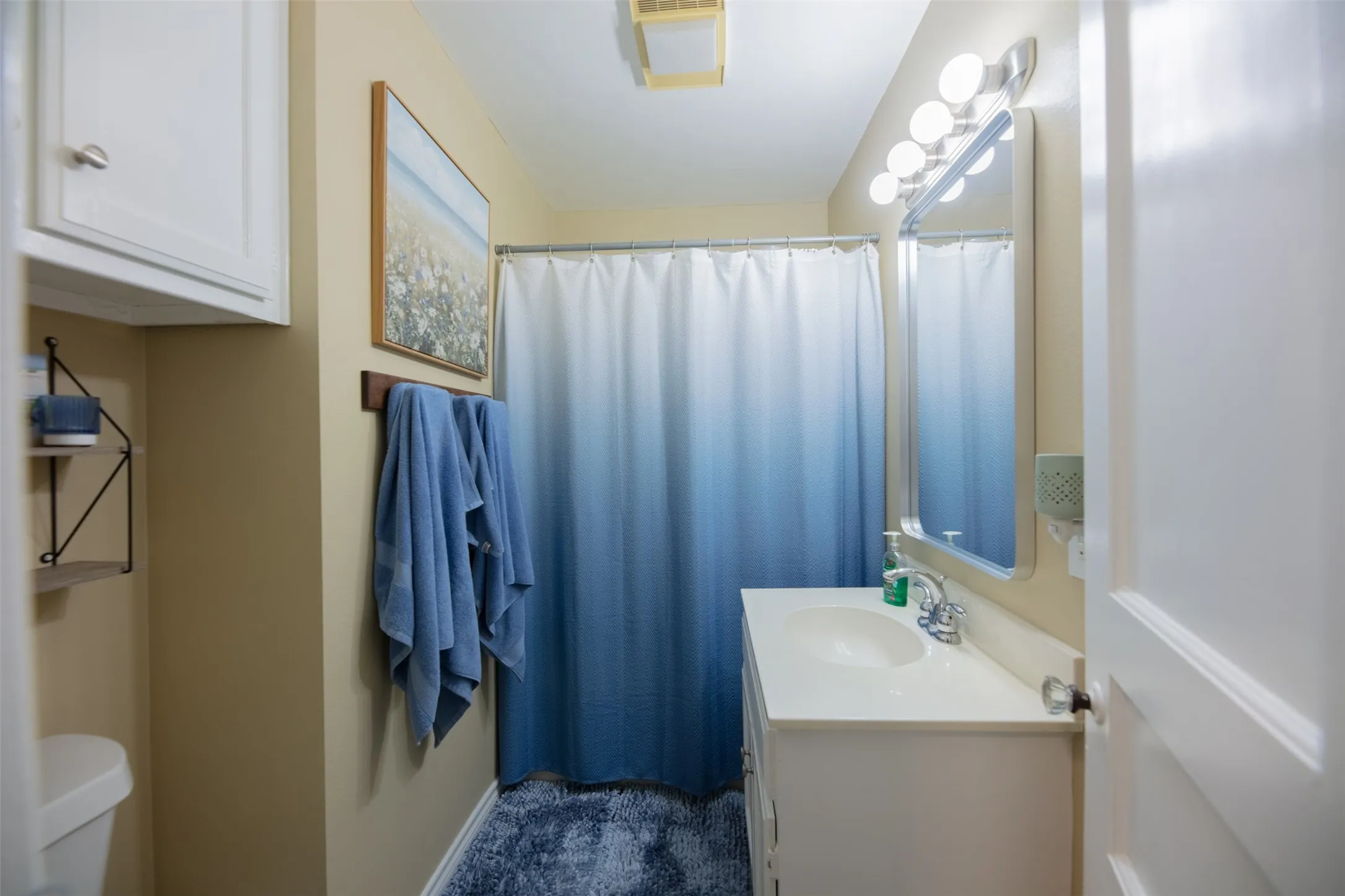 Single Family Residence For Sale in Tarrant County , 1800 Carl Street, Fort Worth, Texas 76103, 2 Bedroom, 2 Bathroom, 2 Garage spaces, 1,182 Sqft, built in 1947, mls#21362521, Real Estate Agent in Fort Worth, Homes For Sale in Tarrant county, Homes For Sale in Fort Worth, Realtor in Fort Worth Texas, Real Estate Brokerage Independent Realty Texas, Luminita Cordes Realtor
