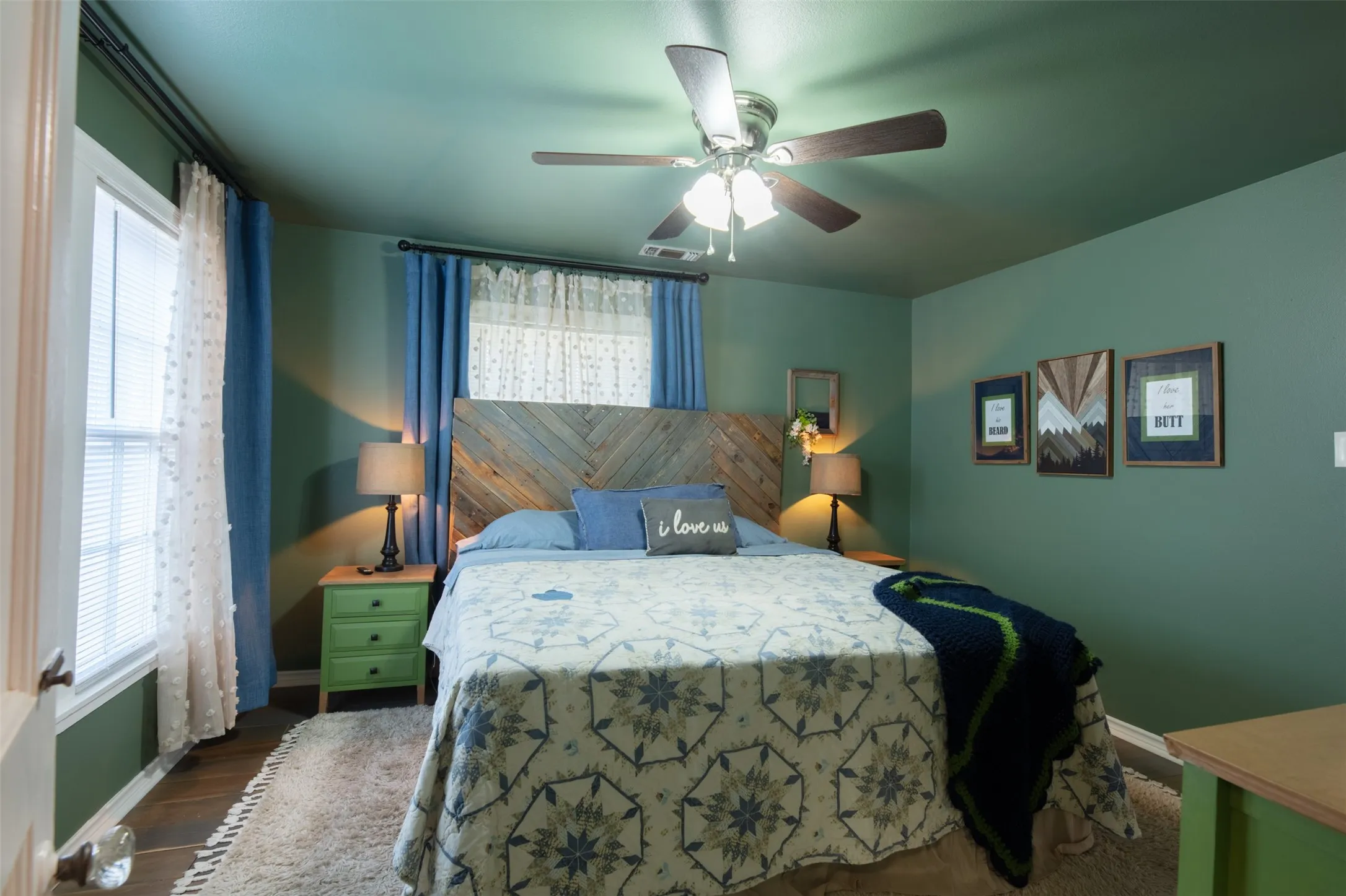 Single Family Residence For Sale in Tarrant County , 1800 Carl Street, Fort Worth, Texas 76103, 2 Bedroom, 2 Bathroom, 2 Garage spaces, 1,182 Sqft, built in 1947, mls#21362521, Real Estate Agent in Fort Worth, Homes For Sale in Tarrant county, Homes For Sale in Fort Worth, Realtor in Fort Worth Texas, Real Estate Brokerage Independent Realty Texas, Luminita Cordes Realtor