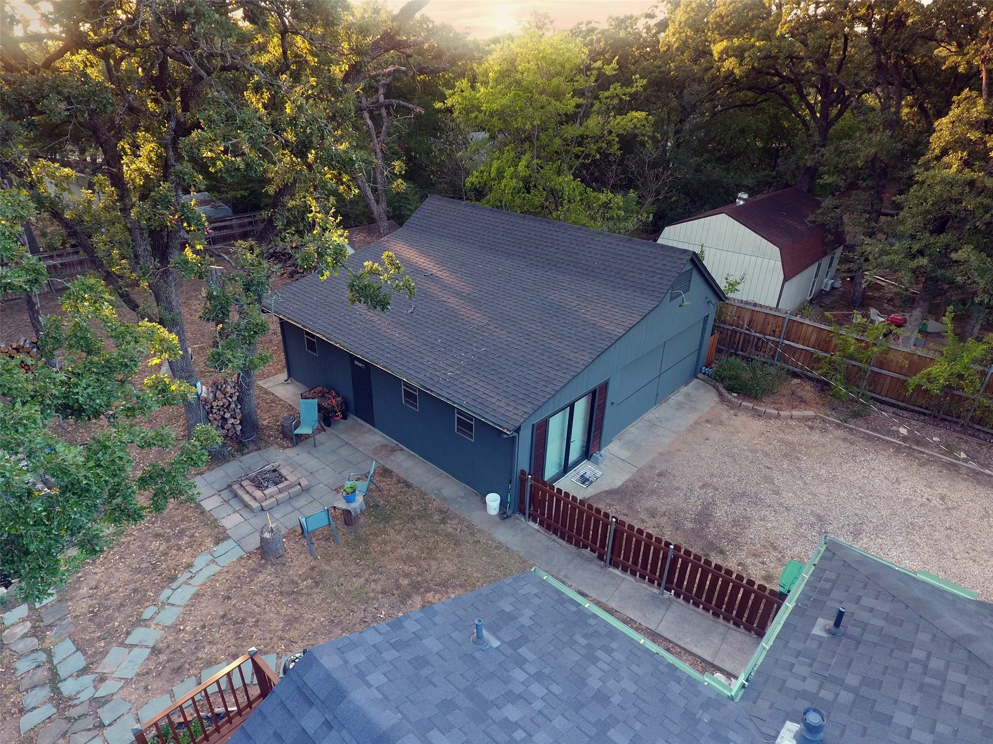 Single Family Residence For Sale in Tarrant County , 1800 Carl Street, Fort Worth, Texas 76103, 2 Bedroom, 2 Bathroom, 2 Garage spaces, 1,182 Sqft, built in 1947, mls#21362521, Real Estate Agent in Fort Worth, Homes For Sale in Tarrant county, Homes For Sale in Fort Worth, Realtor in Fort Worth Texas, Real Estate Brokerage Independent Realty Texas, Luminita Cordes Realtor