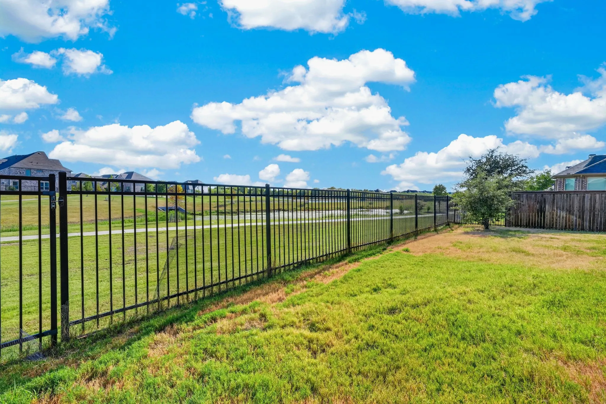 Single Family Residence For Sale in Collin County , 754 Corner Post Path, Celina, Texas 75009, 3 Bedroom, 4 Bathroom, 3 Garage spaces, 3,008 Sqft, built in 2020, mls#21364785, Real Estate Agent in Celina, Homes For Sale in Collin county, Homes For Sale in Celina, Realtor in Celina Texas, Real Estate Brokerage Independent Realty Texas, Luminita Cordes Realtor