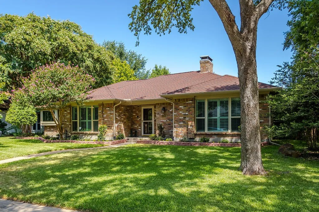 Single Family Residence For Sale in Dallas County , 10139 Cherry Tree Drive, Dallas, Texas 75243, 3 Bedroom, 3 Bathroom, 2 Garage spaces, 2,628 Sqft, built in 1978, mls#21362103, Real Estate Agent in Dallas, Homes For Sale in Dallas county, Homes For Sale in Dallas, Realtor in Dallas Texas, Real Estate Brokerage Independent Realty Texas, Luminita Cordes Realtor