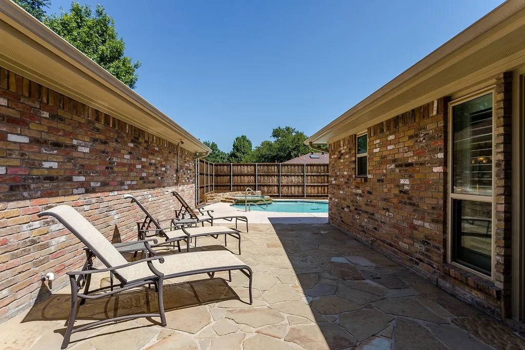 Single Family Residence For Sale in Dallas County , 10139 Cherry Tree Drive, Dallas, Texas 75243, 3 Bedroom, 3 Bathroom, 2 Garage spaces, 2,628 Sqft, built in 1978, mls#21362103, Real Estate Agent in Dallas, Homes For Sale in Dallas county, Homes For Sale in Dallas, Realtor in Dallas Texas, Real Estate Brokerage Independent Realty Texas, Luminita Cordes Realtor
