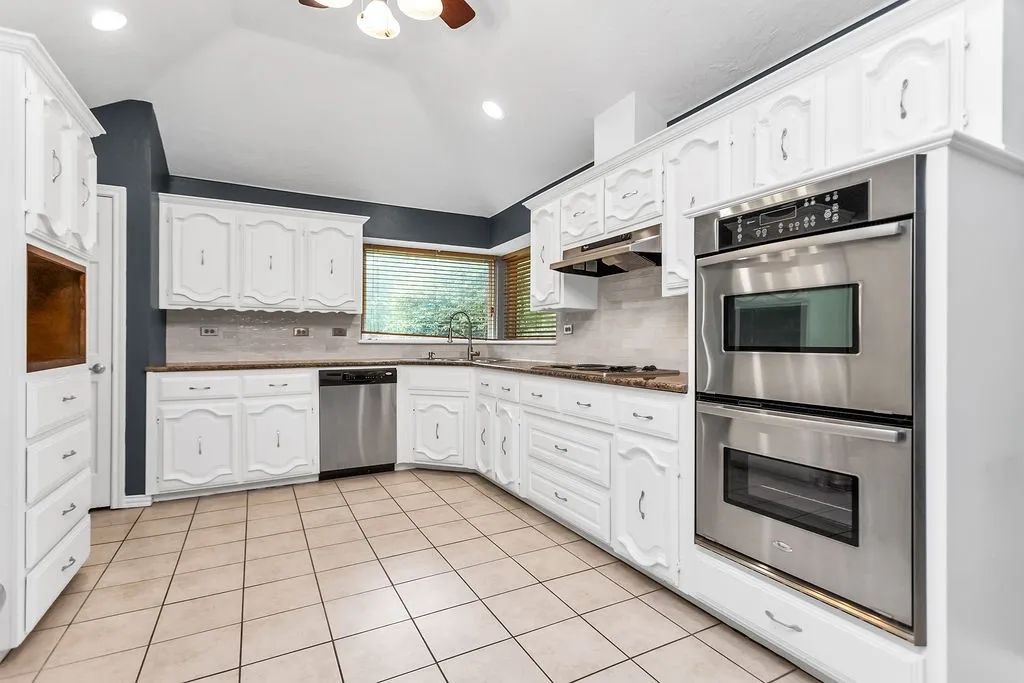 Single Family Residence For Sale in Dallas County , 10139 Cherry Tree Drive, Dallas, Texas 75243, 3 Bedroom, 3 Bathroom, 2 Garage spaces, 2,628 Sqft, built in 1978, mls#21362103, Real Estate Agent in Dallas, Homes For Sale in Dallas county, Homes For Sale in Dallas, Realtor in Dallas Texas, Real Estate Brokerage Independent Realty Texas, Luminita Cordes Realtor