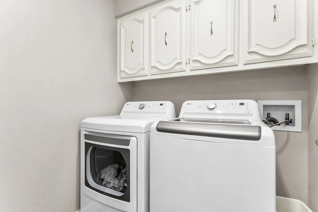 Single Family Residence For Sale in Dallas County , 10139 Cherry Tree Drive, Dallas, Texas 75243, 3 Bedroom, 3 Bathroom, 2 Garage spaces, 2,628 Sqft, built in 1978, mls#21362103, Real Estate Agent in Dallas, Homes For Sale in Dallas county, Homes For Sale in Dallas, Realtor in Dallas Texas, Real Estate Brokerage Independent Realty Texas, Luminita Cordes Realtor