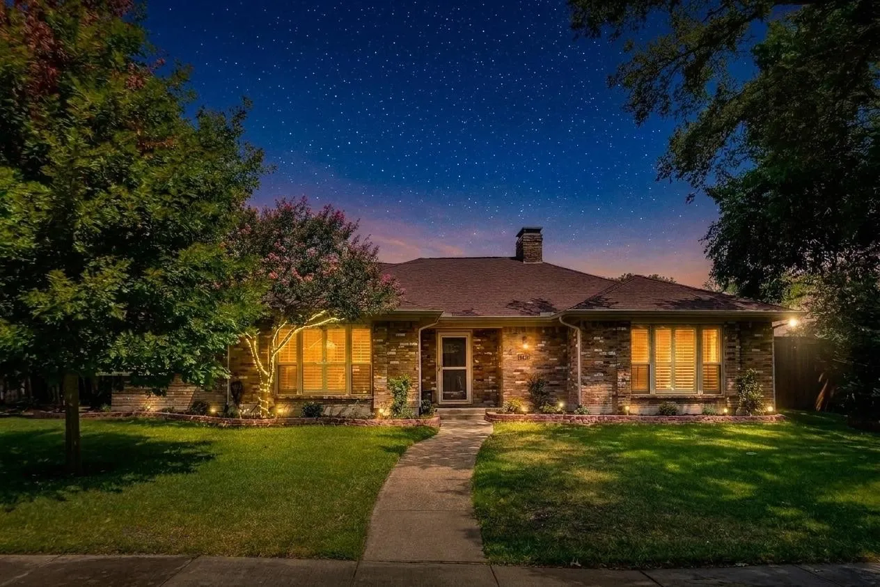 Single Family Residence For Sale in Dallas County , 10139 Cherry Tree Drive, Dallas, Texas 75243, 3 Bedroom, 3 Bathroom, 2 Garage spaces, 2,628 Sqft, built in 1978, mls#21362103, Real Estate Agent in Dallas, Homes For Sale in Dallas county, Homes For Sale in Dallas, Realtor in Dallas Texas, Real Estate Brokerage Independent Realty Texas, Luminita Cordes Realtor