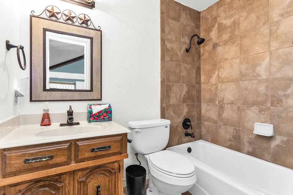 Single Family Residence For Sale in Dallas County , 10139 Cherry Tree Drive, Dallas, Texas 75243, 3 Bedroom, 3 Bathroom, 2 Garage spaces, 2,628 Sqft, built in 1978, mls#21362103, Real Estate Agent in Dallas, Homes For Sale in Dallas county, Homes For Sale in Dallas, Realtor in Dallas Texas, Real Estate Brokerage Independent Realty Texas, Luminita Cordes Realtor