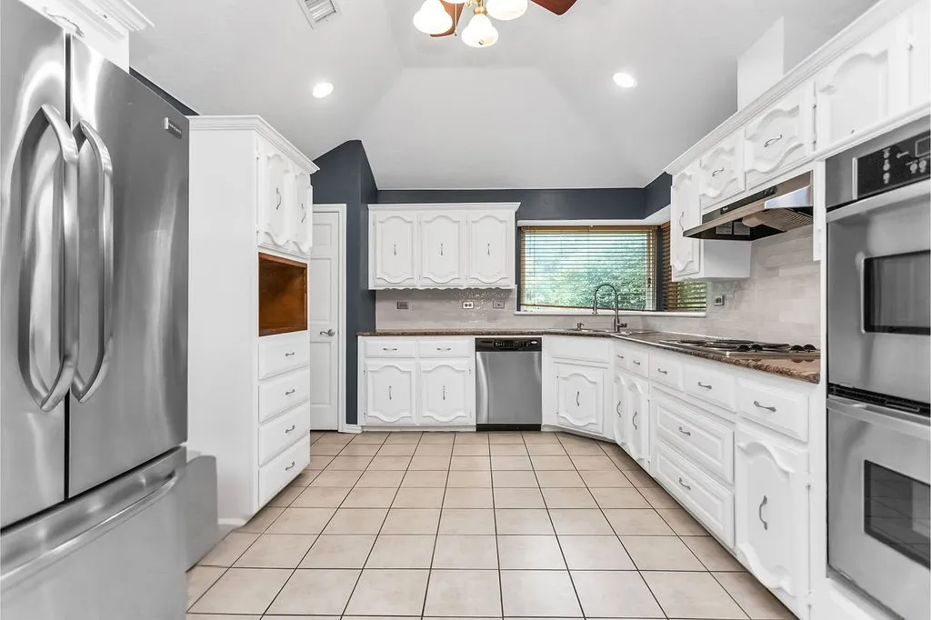 Single Family Residence For Sale in Dallas County , 10139 Cherry Tree Drive, Dallas, Texas 75243, 3 Bedroom, 3 Bathroom, 2 Garage spaces, 2,628 Sqft, built in 1978, mls#21362103, Real Estate Agent in Dallas, Homes For Sale in Dallas county, Homes For Sale in Dallas, Realtor in Dallas Texas, Real Estate Brokerage Independent Realty Texas, Luminita Cordes Realtor