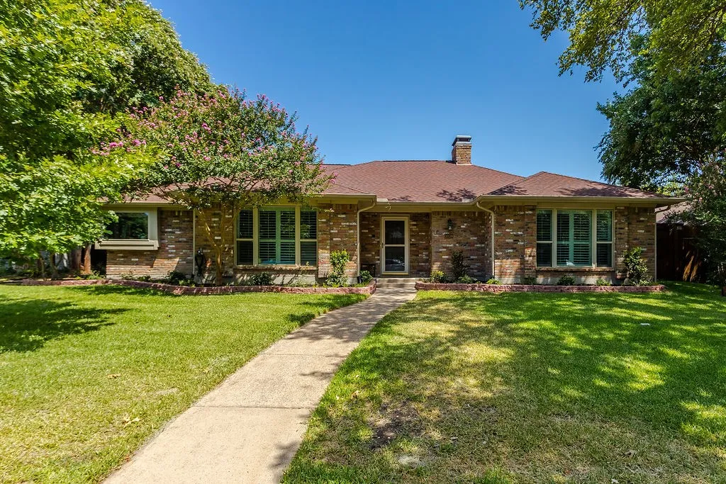 Single Family Residence For Sale in Dallas County , 10139 Cherry Tree Drive, Dallas, Texas 75243, 3 Bedroom, 3 Bathroom, 2 Garage spaces, 2,628 Sqft, built in 1978, mls#21362103, Real Estate Agent in Dallas, Homes For Sale in Dallas county, Homes For Sale in Dallas, Realtor in Dallas Texas, Real Estate Brokerage Independent Realty Texas, Luminita Cordes Realtor