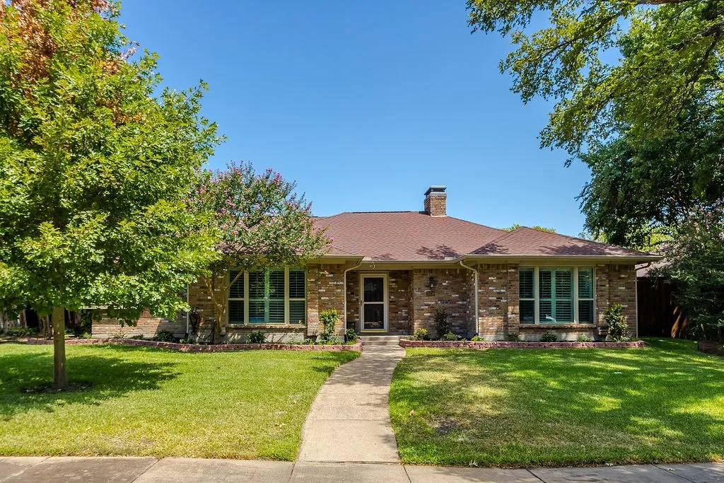 Single Family Residence For Sale in Dallas County , 10139 Cherry Tree Drive, Dallas, Texas 75243, 3 Bedroom, 3 Bathroom, 2 Garage spaces, 2,628 Sqft, built in 1978, mls#21362103, Real Estate Agent in Dallas, Homes For Sale in Dallas county, Homes For Sale in Dallas, Realtor in Dallas Texas, Real Estate Brokerage Independent Realty Texas, Luminita Cordes Realtor