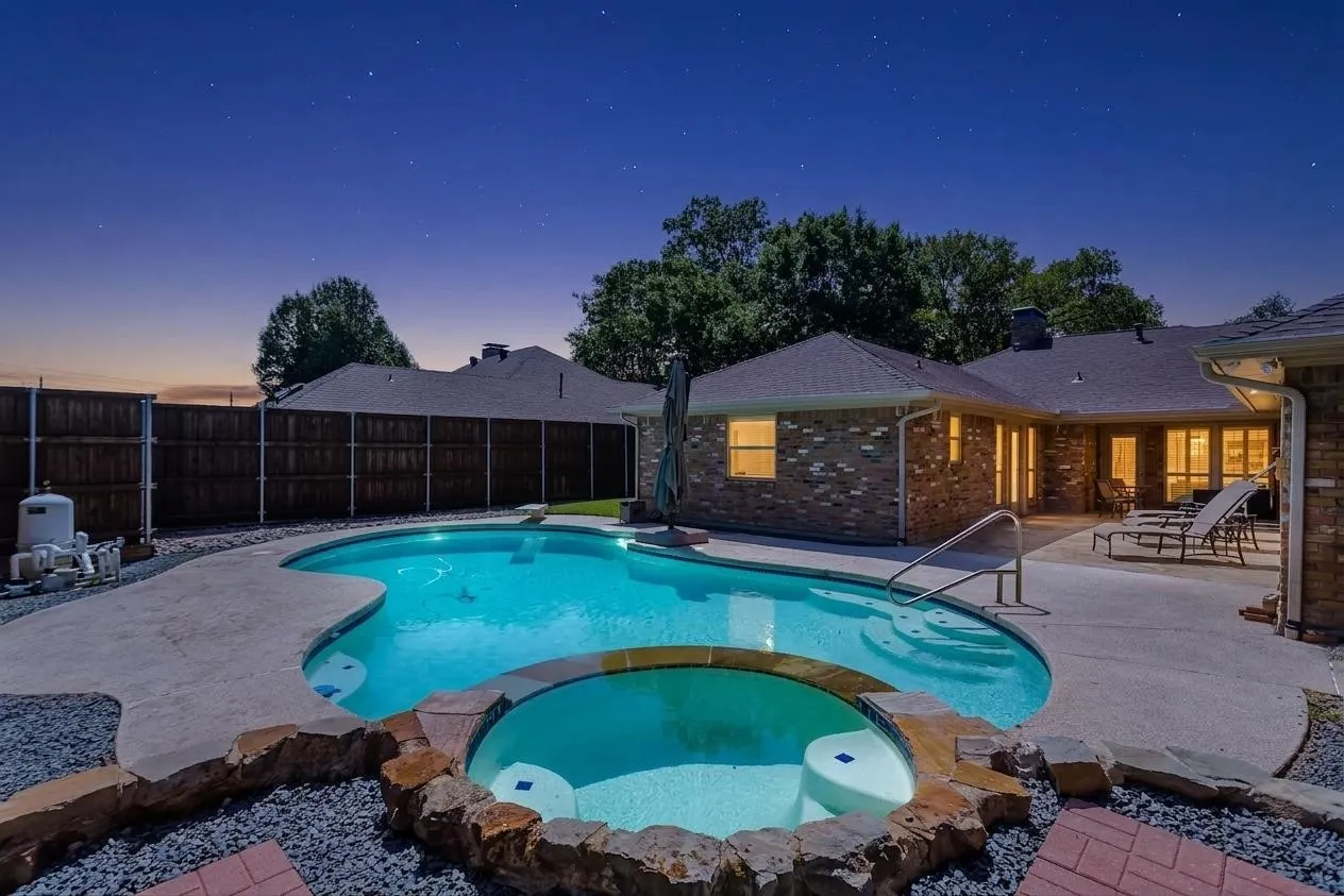 Single Family Residence For Sale in Dallas County , 10139 Cherry Tree Drive, Dallas, Texas 75243, 3 Bedroom, 3 Bathroom, 2 Garage spaces, 2,628 Sqft, built in 1978, mls#21362103, Real Estate Agent in Dallas, Homes For Sale in Dallas county, Homes For Sale in Dallas, Realtor in Dallas Texas, Real Estate Brokerage Independent Realty Texas, Luminita Cordes Realtor