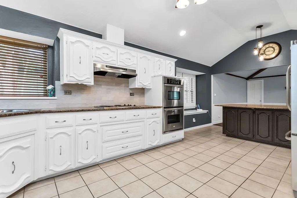 Single Family Residence For Sale in Dallas County , 10139 Cherry Tree Drive, Dallas, Texas 75243, 3 Bedroom, 3 Bathroom, 2 Garage spaces, 2,628 Sqft, built in 1978, mls#21362103, Real Estate Agent in Dallas, Homes For Sale in Dallas county, Homes For Sale in Dallas, Realtor in Dallas Texas, Real Estate Brokerage Independent Realty Texas, Luminita Cordes Realtor
