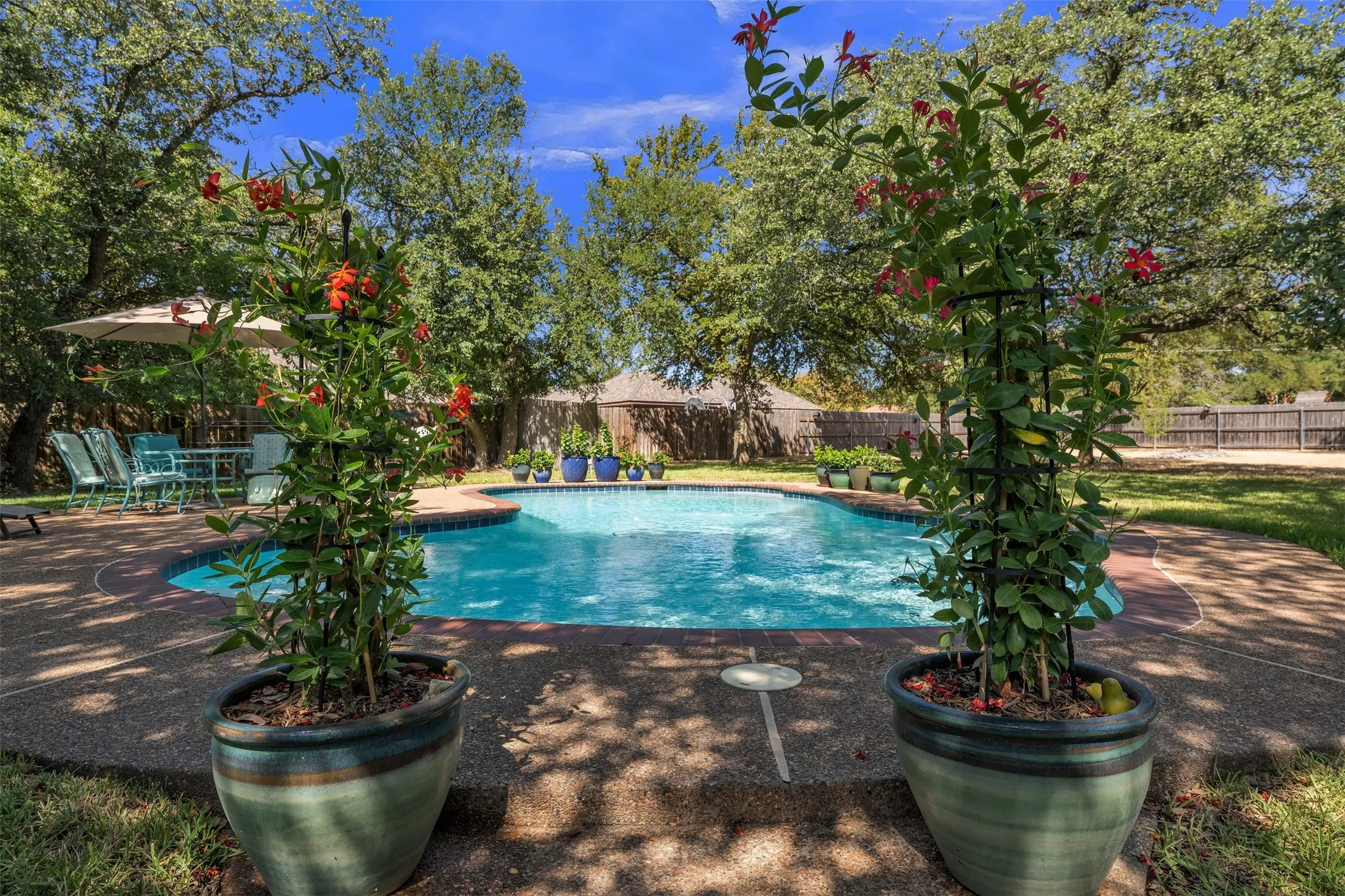 Single Family Residence For Sale in Parker County , 204 Fairway Drive, Willow Park, Texas 76087, 4 Bedroom, 3 Bathroom, 2 Garage spaces, 2,329 Sqft, built in 1984, mls#21363432, Real Estate Agent in Willow Park, Homes For Sale in Parker county, Homes For Sale in Willow Park, Realtor in Willow Park Texas, Real Estate Brokerage Independent Realty Texas, Luminita Cordes Realtor