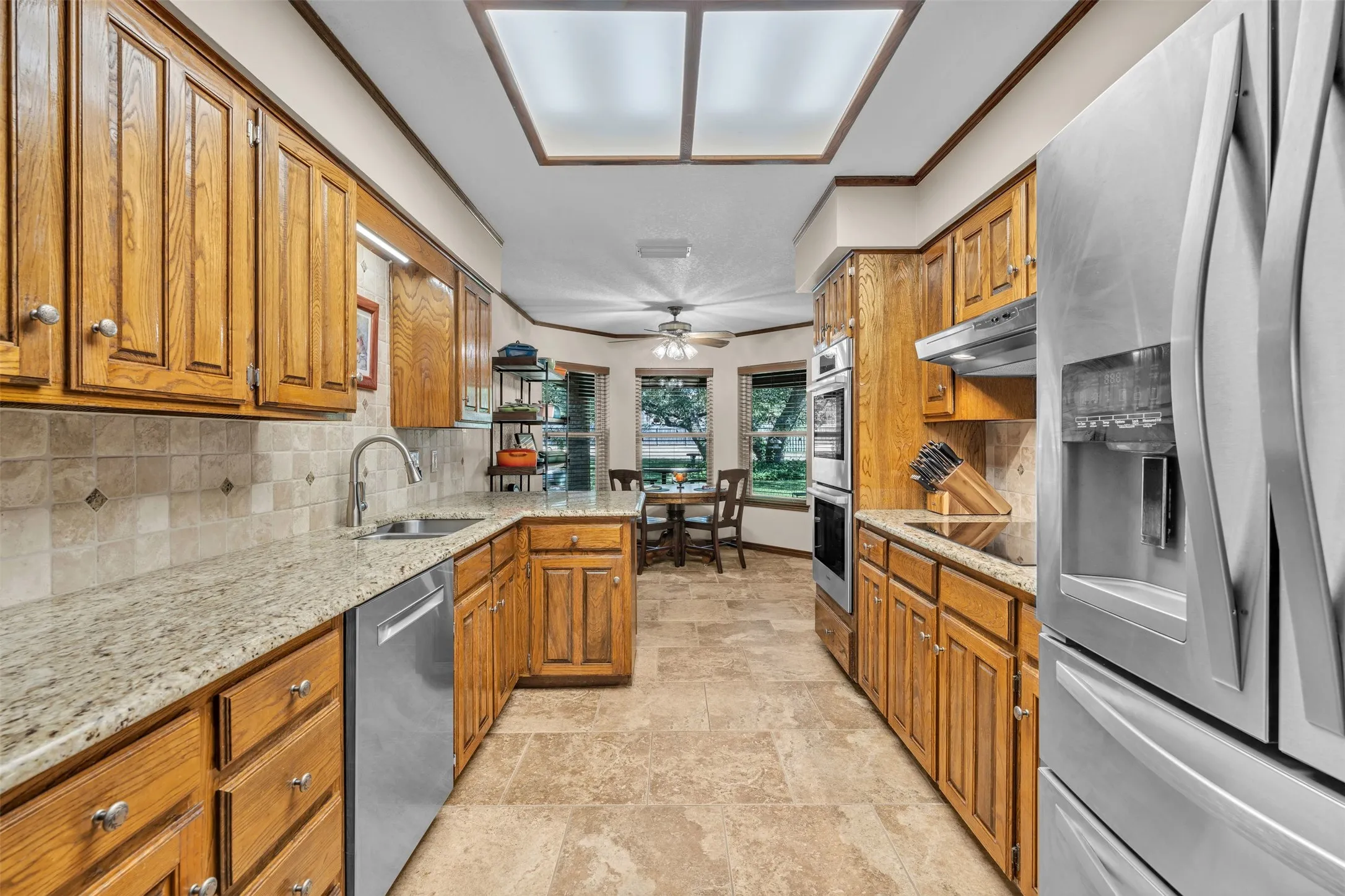 Single Family Residence For Sale in Parker County , 204 Fairway Drive, Willow Park, Texas 76087, 4 Bedroom, 3 Bathroom, 2 Garage spaces, 2,329 Sqft, built in 1984, mls#21363432, Real Estate Agent in Willow Park, Homes For Sale in Parker county, Homes For Sale in Willow Park, Realtor in Willow Park Texas, Real Estate Brokerage Independent Realty Texas, Luminita Cordes Realtor