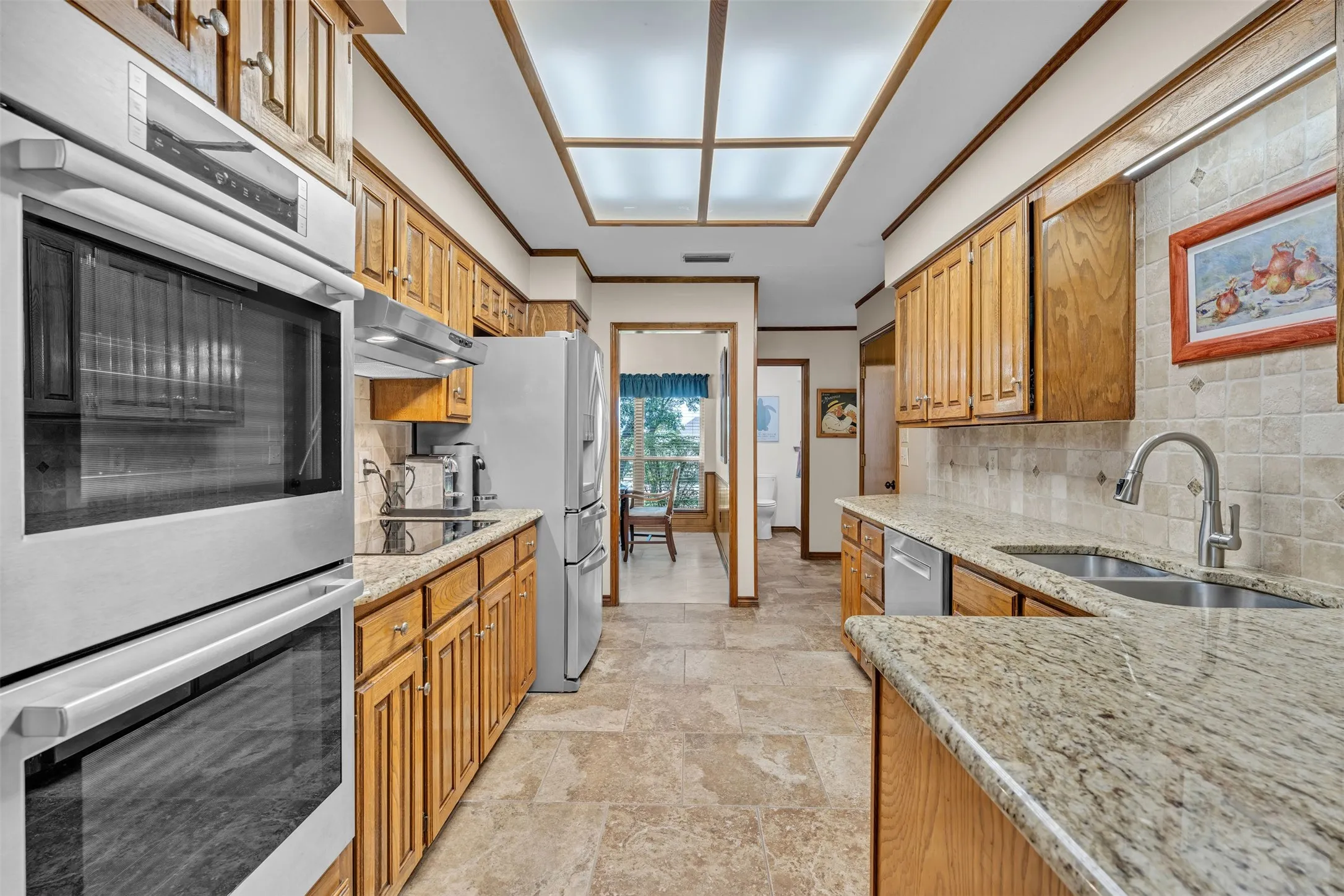 Single Family Residence For Sale in Parker County , 204 Fairway Drive, Willow Park, Texas 76087, 4 Bedroom, 3 Bathroom, 2 Garage spaces, 2,329 Sqft, built in 1984, mls#21363432, Real Estate Agent in Willow Park, Homes For Sale in Parker county, Homes For Sale in Willow Park, Realtor in Willow Park Texas, Real Estate Brokerage Independent Realty Texas, Luminita Cordes Realtor