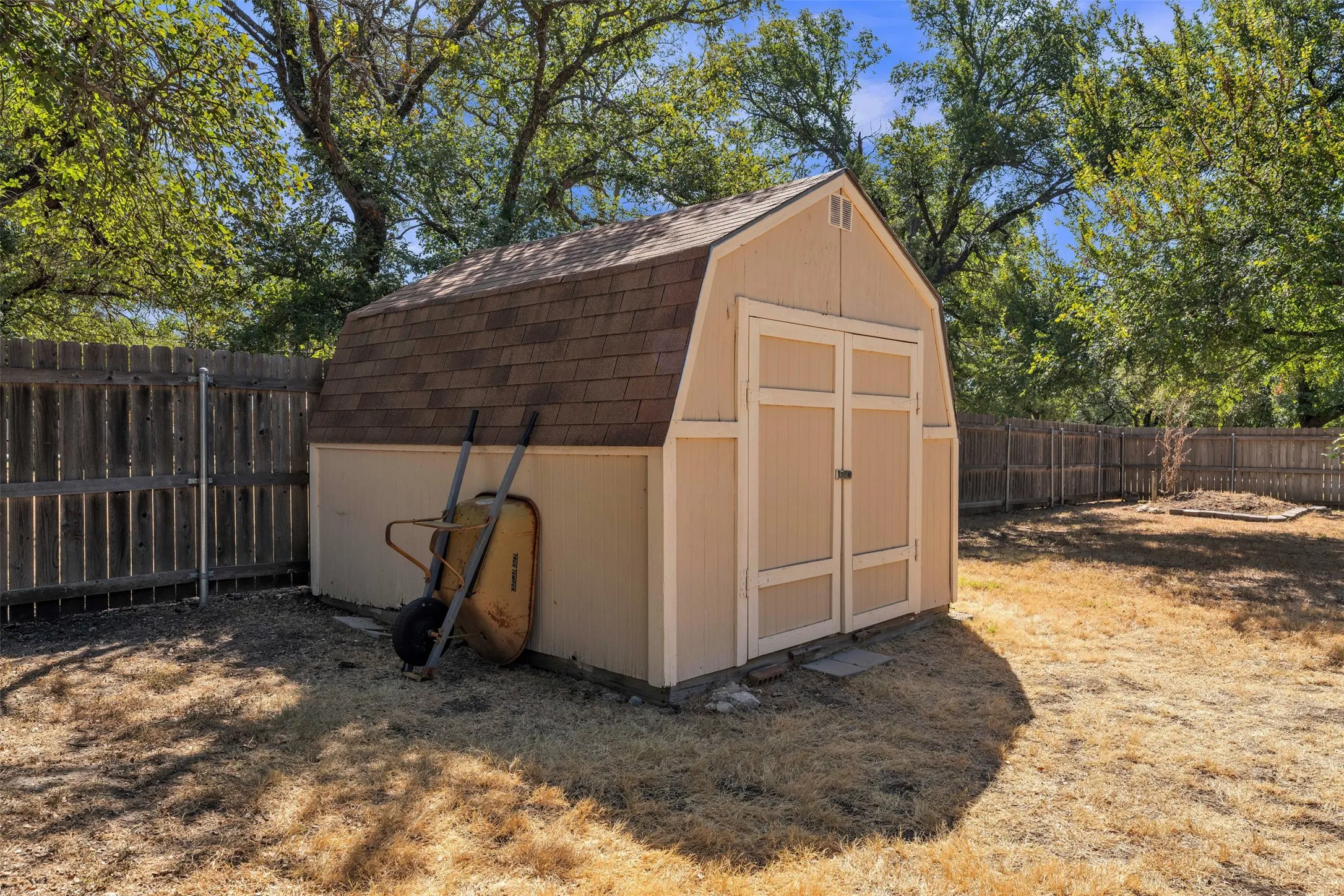 Single Family Residence For Sale in Parker County , 204 Fairway Drive, Willow Park, Texas 76087, 4 Bedroom, 3 Bathroom, 2 Garage spaces, 2,329 Sqft, built in 1984, mls#21363432, Real Estate Agent in Willow Park, Homes For Sale in Parker county, Homes For Sale in Willow Park, Realtor in Willow Park Texas, Real Estate Brokerage Independent Realty Texas, Luminita Cordes Realtor