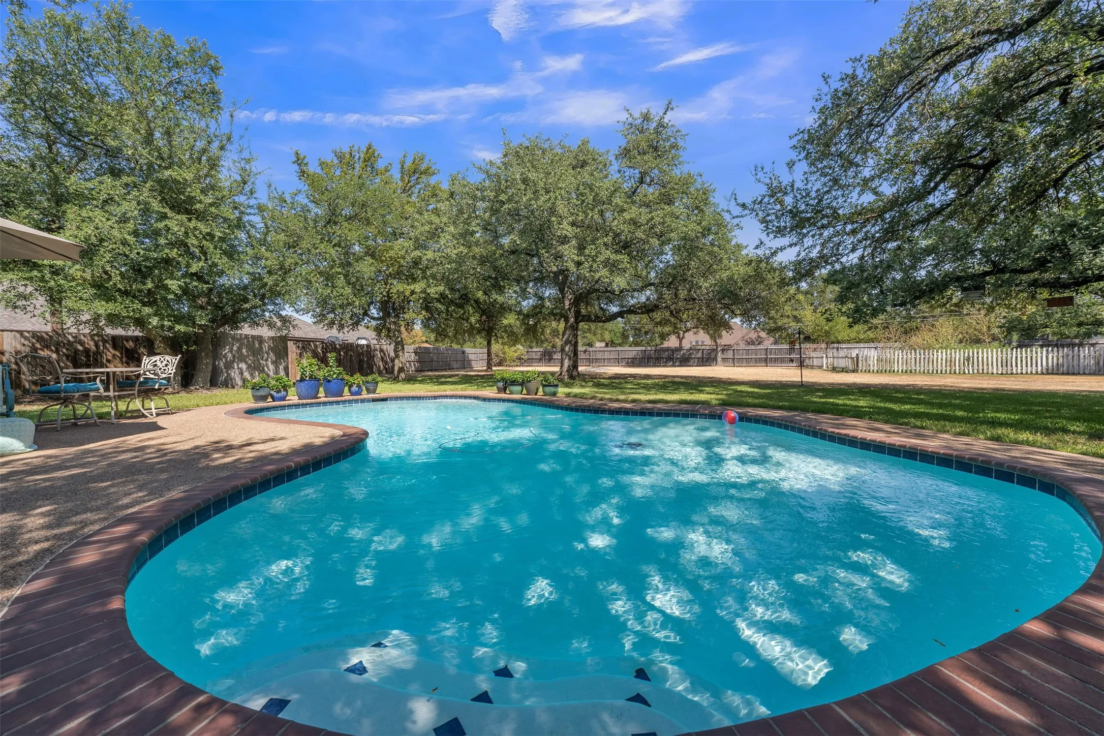 Single Family Residence For Sale in Parker County , 204 Fairway Drive, Willow Park, Texas 76087, 4 Bedroom, 3 Bathroom, 2 Garage spaces, 2,329 Sqft, built in 1984, mls#21363432, Real Estate Agent in Willow Park, Homes For Sale in Parker county, Homes For Sale in Willow Park, Realtor in Willow Park Texas, Real Estate Brokerage Independent Realty Texas, Luminita Cordes Realtor