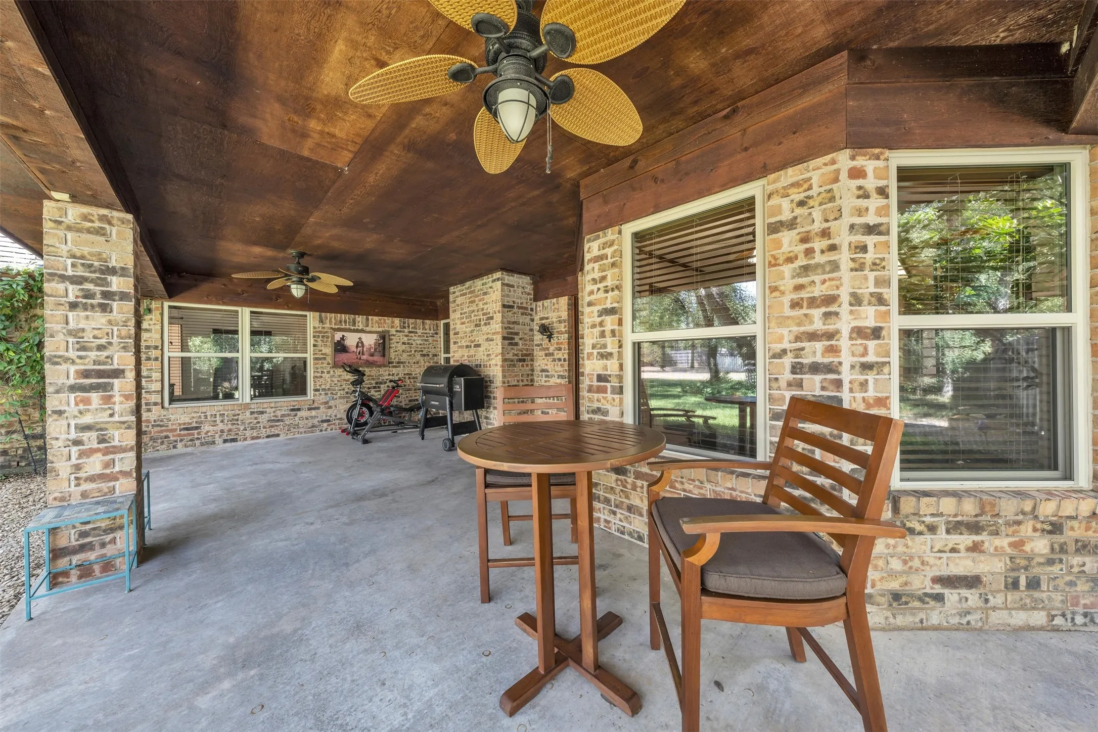 Single Family Residence For Sale in Parker County , 204 Fairway Drive, Willow Park, Texas 76087, 4 Bedroom, 3 Bathroom, 2 Garage spaces, 2,329 Sqft, built in 1984, mls#21363432, Real Estate Agent in Willow Park, Homes For Sale in Parker county, Homes For Sale in Willow Park, Realtor in Willow Park Texas, Real Estate Brokerage Independent Realty Texas, Luminita Cordes Realtor