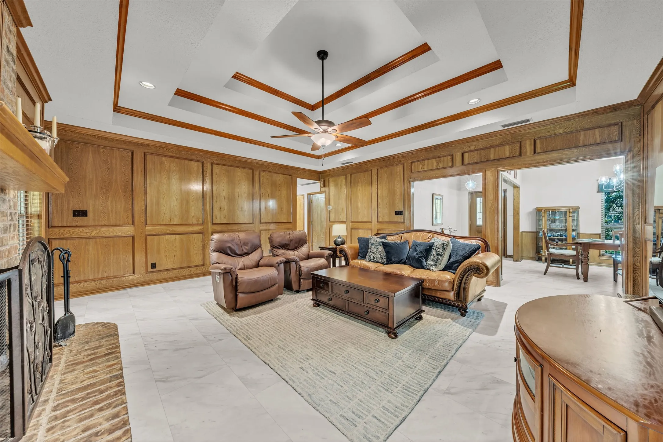 Single Family Residence For Sale in Parker County , 204 Fairway Drive, Willow Park, Texas 76087, 4 Bedroom, 3 Bathroom, 2 Garage spaces, 2,329 Sqft, built in 1984, mls#21363432, Real Estate Agent in Willow Park, Homes For Sale in Parker county, Homes For Sale in Willow Park, Realtor in Willow Park Texas, Real Estate Brokerage Independent Realty Texas, Luminita Cordes Realtor