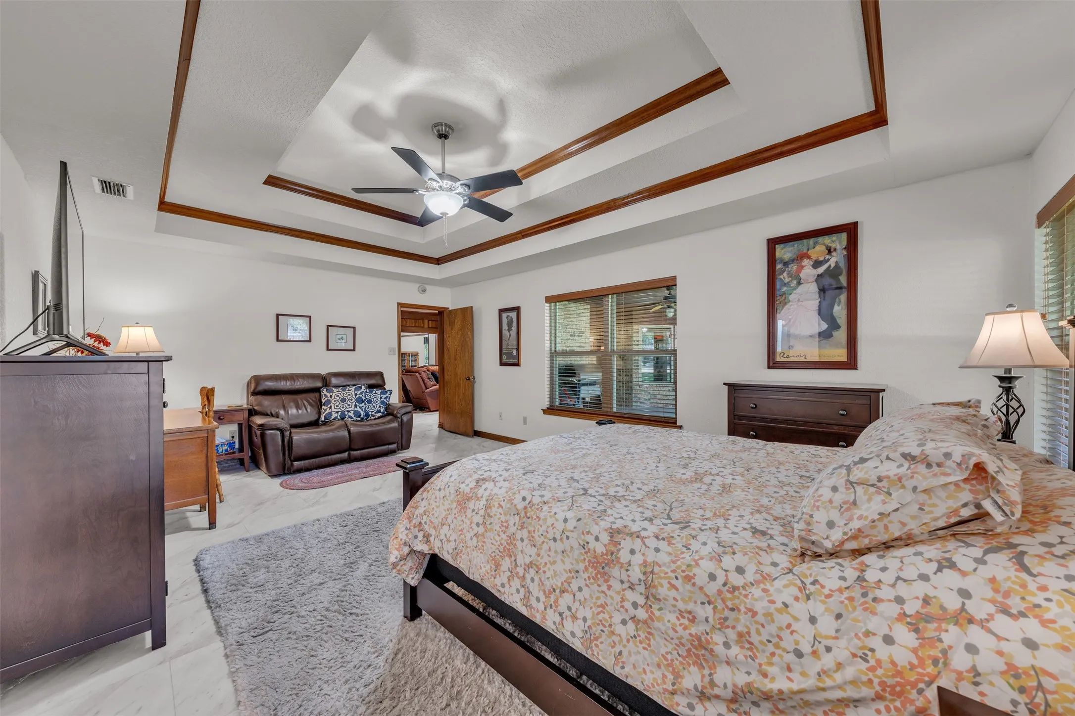 Single Family Residence For Sale in Parker County , 204 Fairway Drive, Willow Park, Texas 76087, 4 Bedroom, 3 Bathroom, 2 Garage spaces, 2,329 Sqft, built in 1984, mls#21363432, Real Estate Agent in Willow Park, Homes For Sale in Parker county, Homes For Sale in Willow Park, Realtor in Willow Park Texas, Real Estate Brokerage Independent Realty Texas, Luminita Cordes Realtor