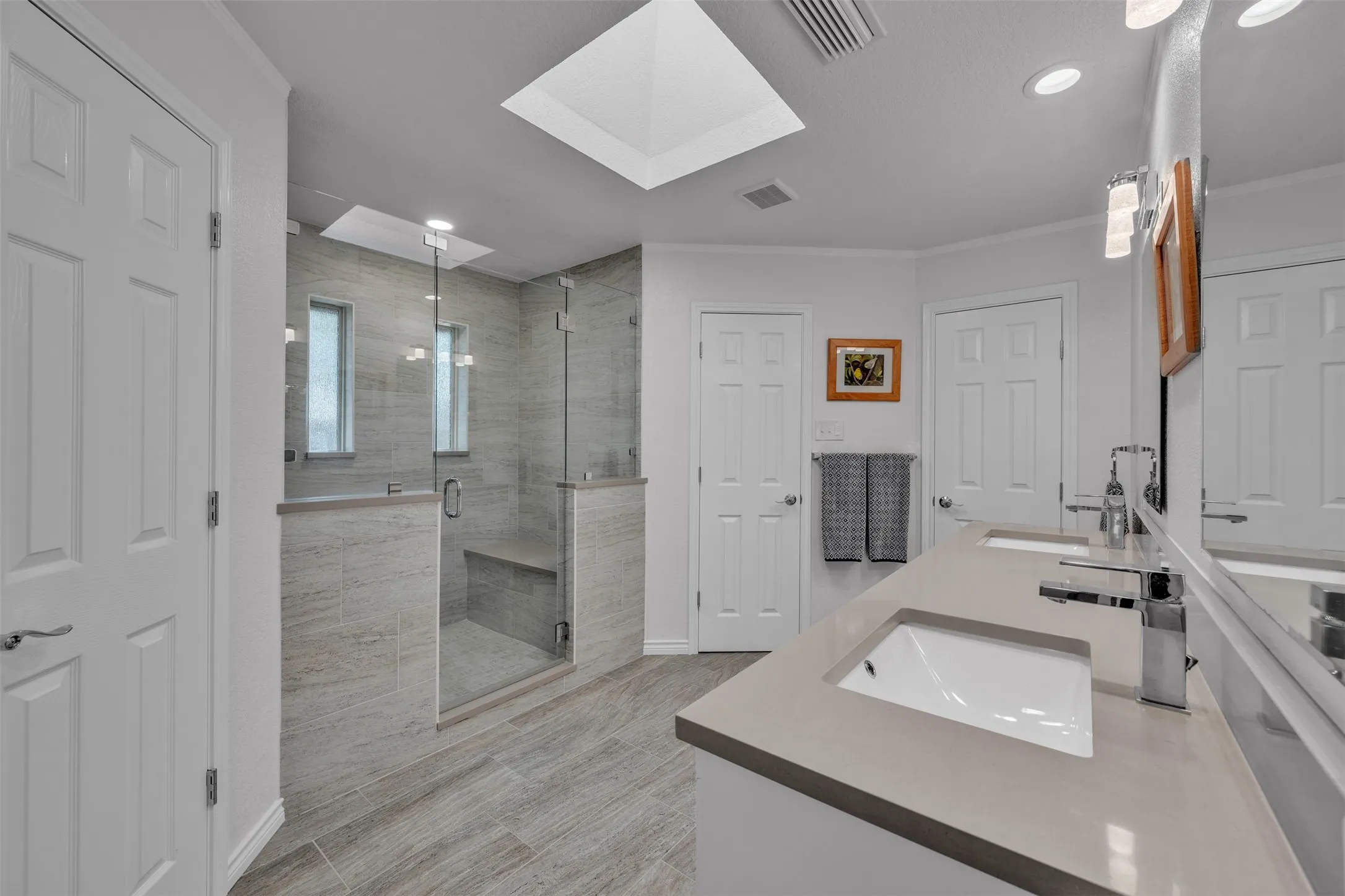Single Family Residence For Sale in Parker County , 204 Fairway Drive, Willow Park, Texas 76087, 4 Bedroom, 3 Bathroom, 2 Garage spaces, 2,329 Sqft, built in 1984, mls#21363432, Real Estate Agent in Willow Park, Homes For Sale in Parker county, Homes For Sale in Willow Park, Realtor in Willow Park Texas, Real Estate Brokerage Independent Realty Texas, Luminita Cordes Realtor