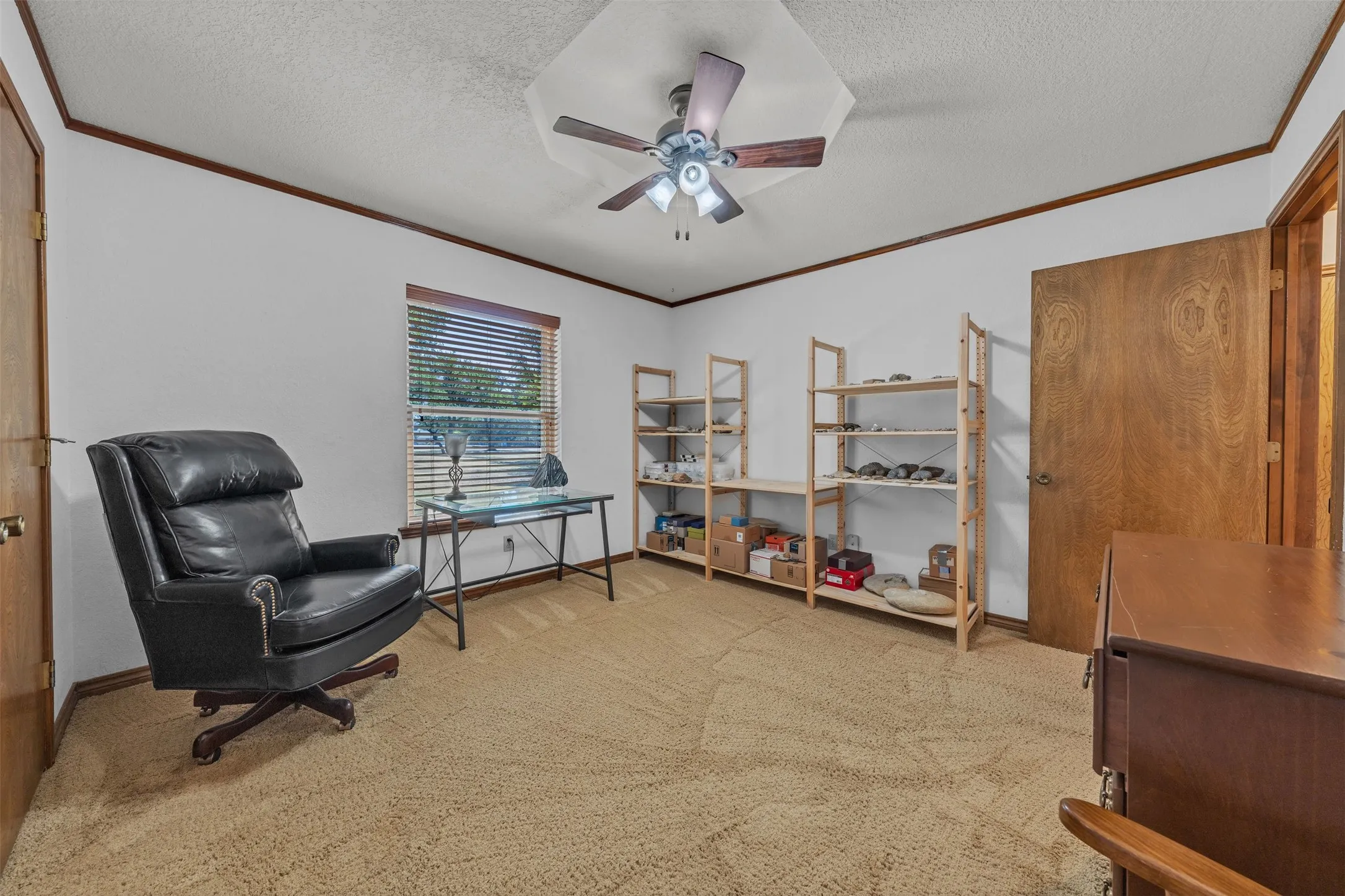 Single Family Residence For Sale in Parker County , 204 Fairway Drive, Willow Park, Texas 76087, 4 Bedroom, 3 Bathroom, 2 Garage spaces, 2,329 Sqft, built in 1984, mls#21363432, Real Estate Agent in Willow Park, Homes For Sale in Parker county, Homes For Sale in Willow Park, Realtor in Willow Park Texas, Real Estate Brokerage Independent Realty Texas, Luminita Cordes Realtor