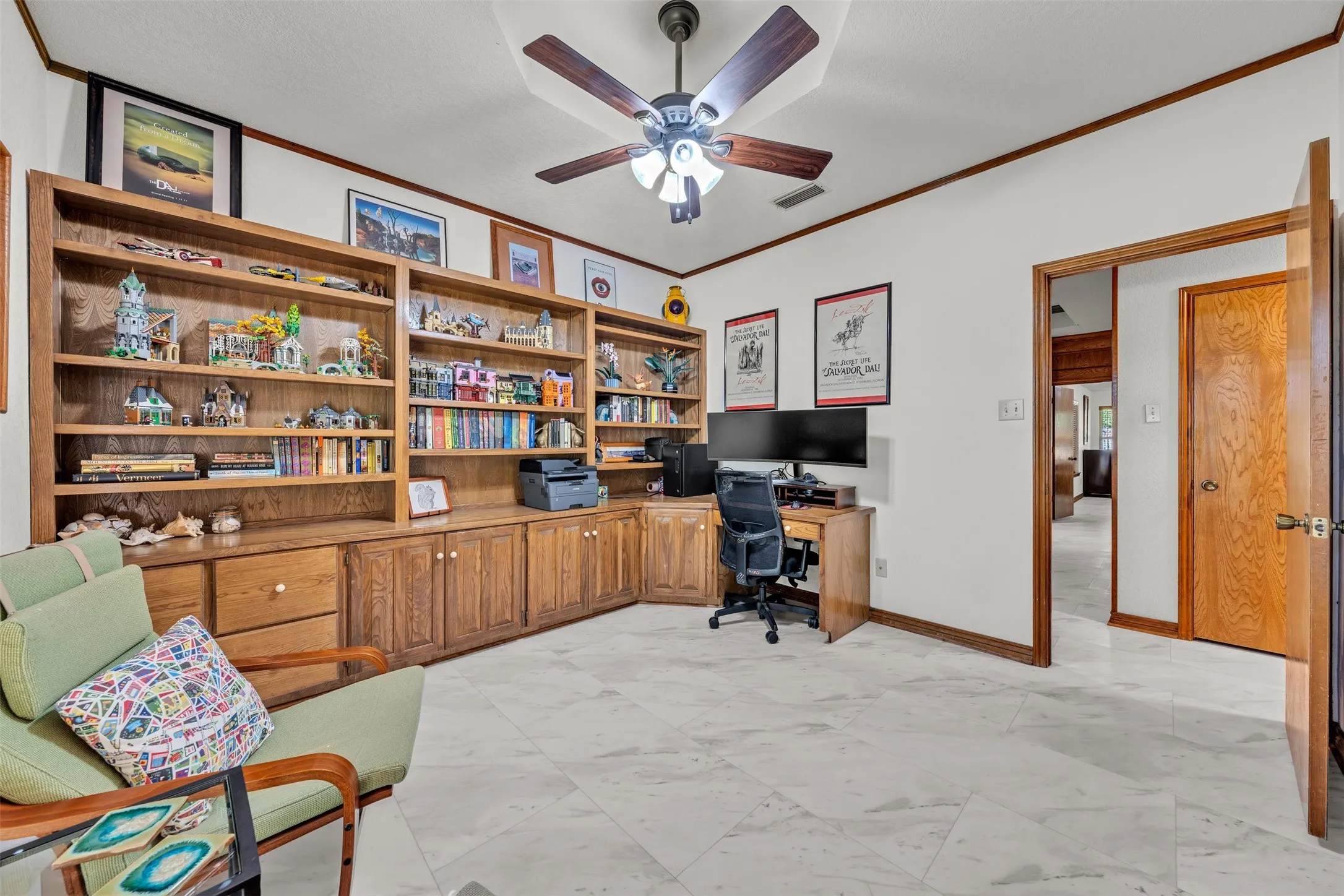 Single Family Residence For Sale in Parker County , 204 Fairway Drive, Willow Park, Texas 76087, 4 Bedroom, 3 Bathroom, 2 Garage spaces, 2,329 Sqft, built in 1984, mls#21363432, Real Estate Agent in Willow Park, Homes For Sale in Parker county, Homes For Sale in Willow Park, Realtor in Willow Park Texas, Real Estate Brokerage Independent Realty Texas, Luminita Cordes Realtor