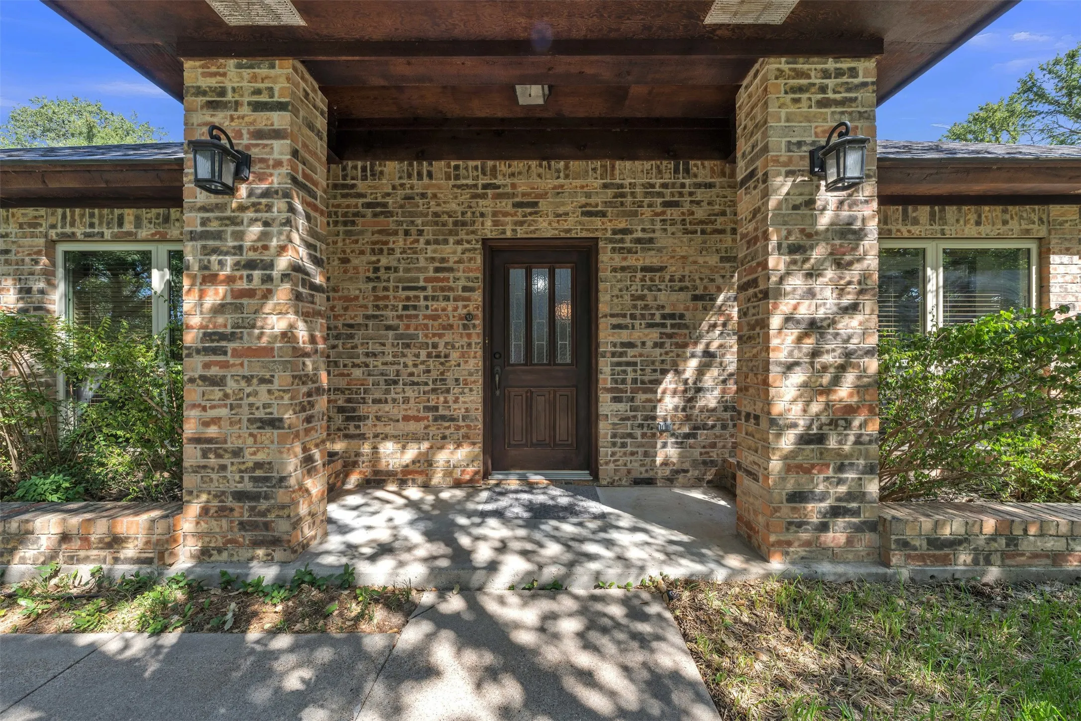 Single Family Residence For Sale in Parker County , 204 Fairway Drive, Willow Park, Texas 76087, 4 Bedroom, 3 Bathroom, 2 Garage spaces, 2,329 Sqft, built in 1984, mls#21363432, Real Estate Agent in Willow Park, Homes For Sale in Parker county, Homes For Sale in Willow Park, Realtor in Willow Park Texas, Real Estate Brokerage Independent Realty Texas, Luminita Cordes Realtor