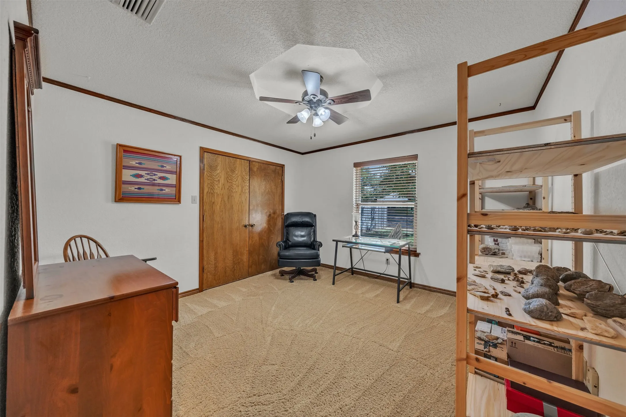 Single Family Residence For Sale in Parker County , 204 Fairway Drive, Willow Park, Texas 76087, 4 Bedroom, 3 Bathroom, 2 Garage spaces, 2,329 Sqft, built in 1984, mls#21363432, Real Estate Agent in Willow Park, Homes For Sale in Parker county, Homes For Sale in Willow Park, Realtor in Willow Park Texas, Real Estate Brokerage Independent Realty Texas, Luminita Cordes Realtor