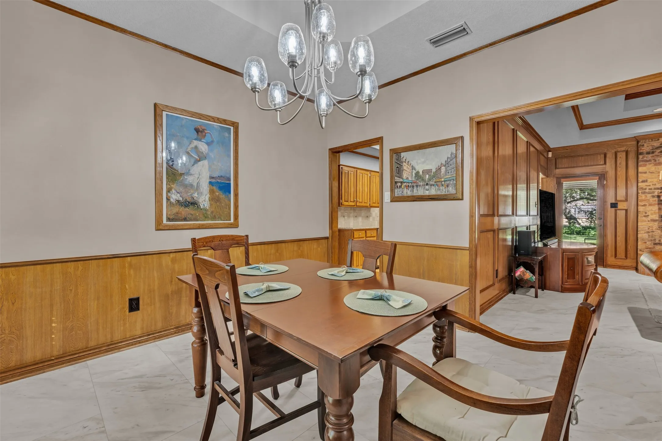 Single Family Residence For Sale in Parker County , 204 Fairway Drive, Willow Park, Texas 76087, 4 Bedroom, 3 Bathroom, 2 Garage spaces, 2,329 Sqft, built in 1984, mls#21363432, Real Estate Agent in Willow Park, Homes For Sale in Parker county, Homes For Sale in Willow Park, Realtor in Willow Park Texas, Real Estate Brokerage Independent Realty Texas, Luminita Cordes Realtor
