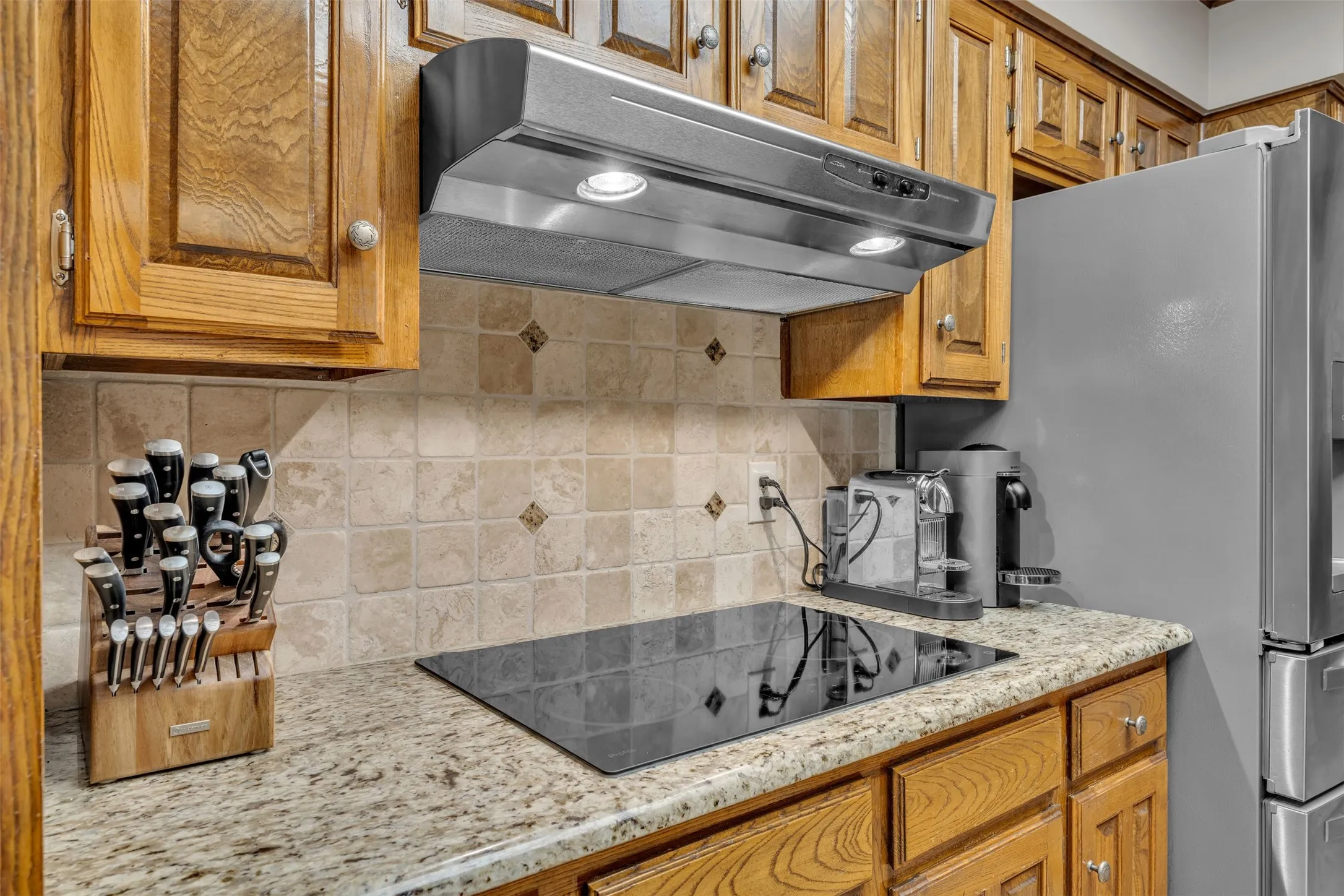 Single Family Residence For Sale in Parker County , 204 Fairway Drive, Willow Park, Texas 76087, 4 Bedroom, 3 Bathroom, 2 Garage spaces, 2,329 Sqft, built in 1984, mls#21363432, Real Estate Agent in Willow Park, Homes For Sale in Parker county, Homes For Sale in Willow Park, Realtor in Willow Park Texas, Real Estate Brokerage Independent Realty Texas, Luminita Cordes Realtor