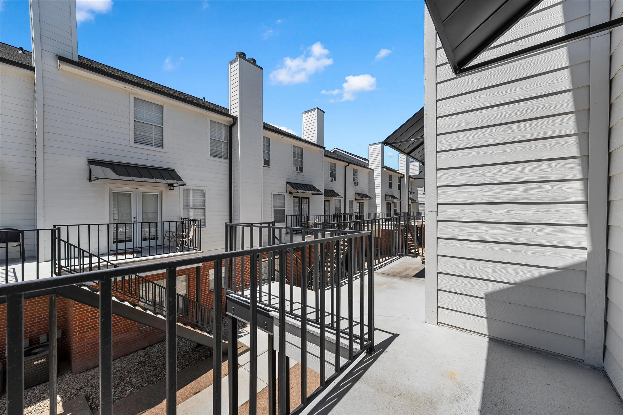 Condominium For Sale in Mc Lennan County , 600 Bagby Avenue 6B, Waco, Texas 76706, 2 Bedroom, 3 Bathroom, Garage spaces, 1,162 Sqft, built in 1986, Price $244,900, mls#21363549, Real Estate Agent in Waco, Homes For Sale in Mc Lennan county, Homes For Sale in Waco, Realtor in Waco Texas, Real Estate Brokerage Independent Realty Texas, Luminita Cordes Realtor