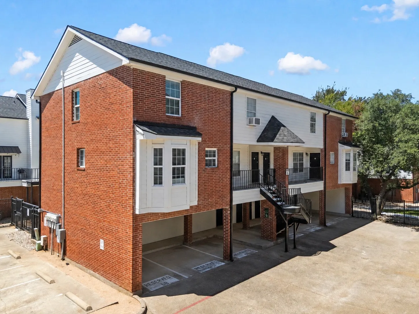 Condominium For Sale in Mc Lennan County , 600 Bagby Avenue 6B, Waco, Texas 76706, 2 Bedroom, 3 Bathroom, Garage spaces, 1,162 Sqft, built in 1986, Price $244,900, mls#21363549, Real Estate Agent in Waco, Homes For Sale in Mc Lennan county, Homes For Sale in Waco, Realtor in Waco Texas, Real Estate Brokerage Independent Realty Texas, Luminita Cordes Realtor