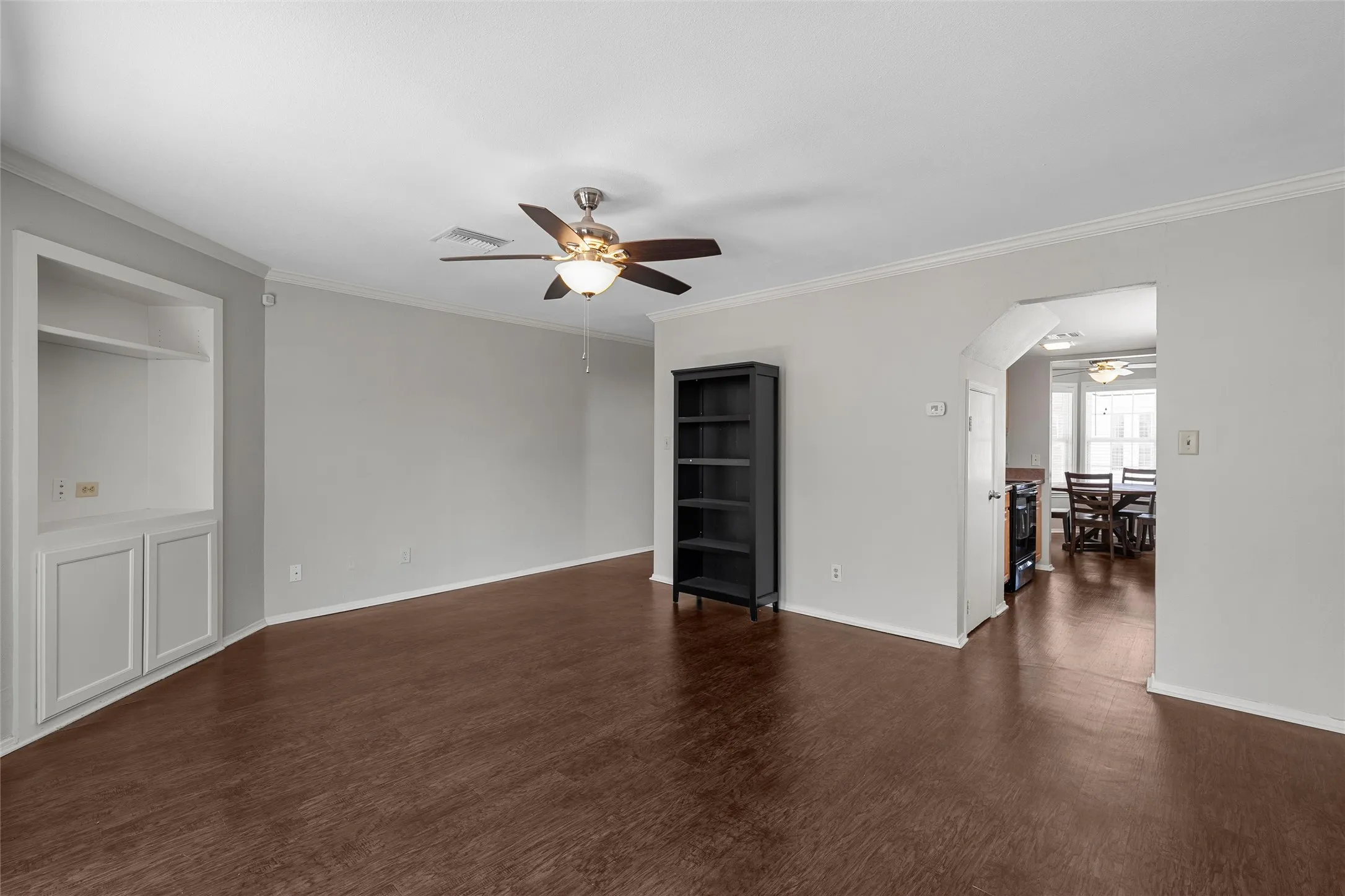 Condominium For Sale in Mc Lennan County , 600 Bagby Avenue 6B, Waco, Texas 76706, 2 Bedroom, 3 Bathroom, Garage spaces, 1,162 Sqft, built in 1986, Price $244,900, mls#21363549, Real Estate Agent in Waco, Homes For Sale in Mc Lennan county, Homes For Sale in Waco, Realtor in Waco Texas, Real Estate Brokerage Independent Realty Texas, Luminita Cordes Realtor