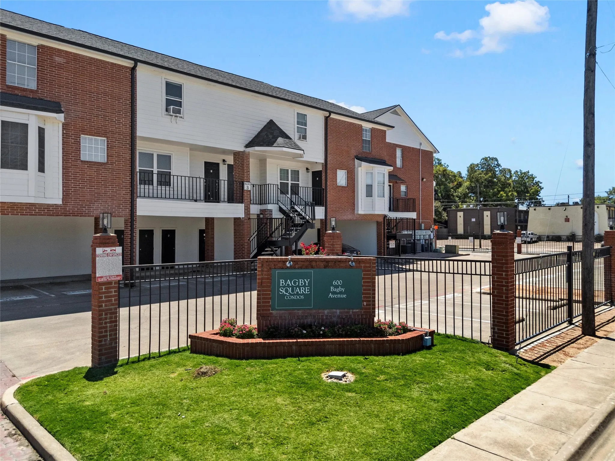 Condominium For Sale in Mc Lennan County , 600 Bagby Avenue 6B, Waco, Texas 76706, 2 Bedroom, 3 Bathroom, Garage spaces, 1,162 Sqft, built in 1986, Price $244,900, mls#21363549, Real Estate Agent in Waco, Homes For Sale in Mc Lennan county, Homes For Sale in Waco, Realtor in Waco Texas, Real Estate Brokerage Independent Realty Texas, Luminita Cordes Realtor