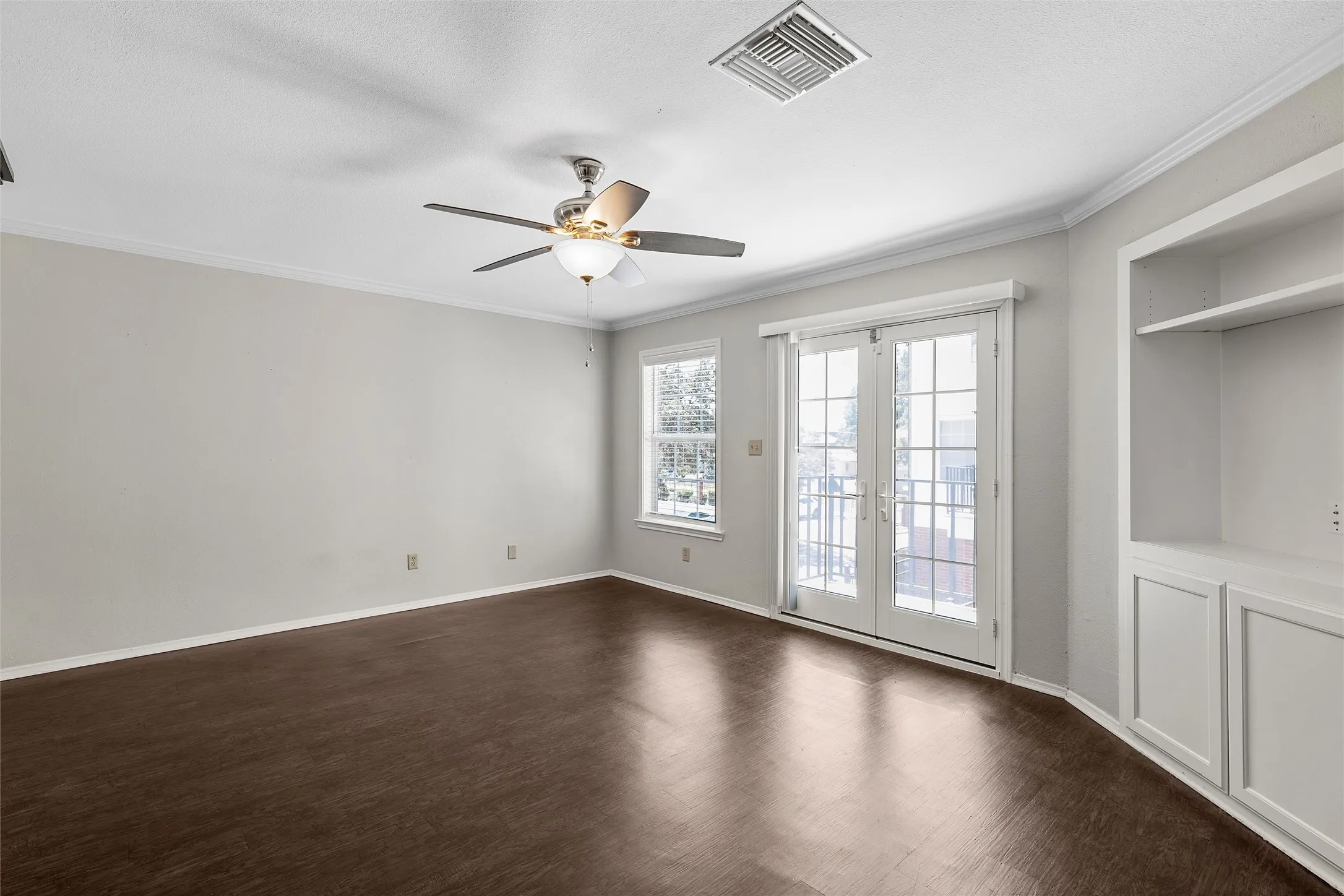 Condominium For Sale in Mc Lennan County , 600 Bagby Avenue 6B, Waco, Texas 76706, 2 Bedroom, 3 Bathroom, Garage spaces, 1,162 Sqft, built in 1986, Price $244,900, mls#21363549, Real Estate Agent in Waco, Homes For Sale in Mc Lennan county, Homes For Sale in Waco, Realtor in Waco Texas, Real Estate Brokerage Independent Realty Texas, Luminita Cordes Realtor