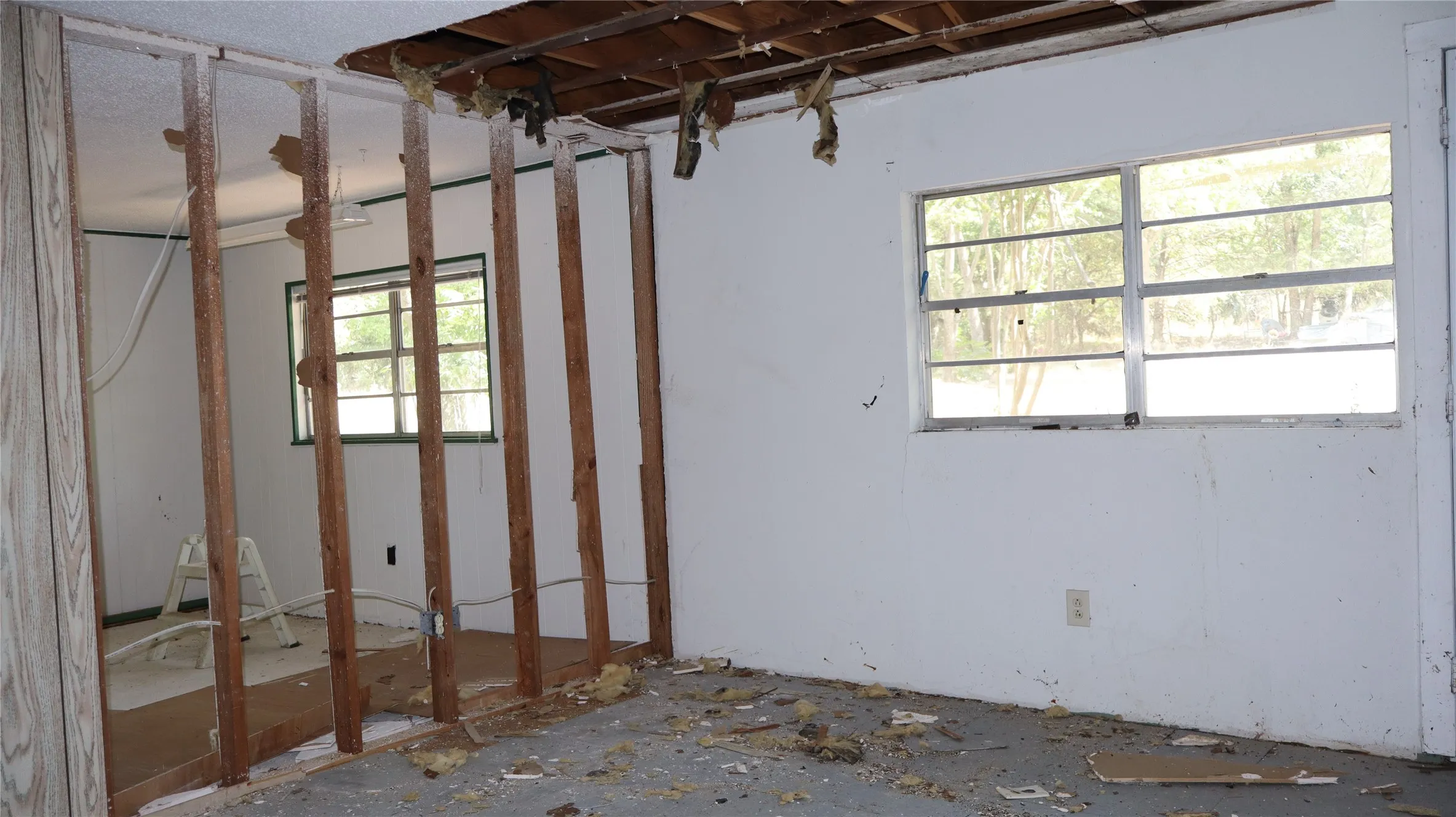 Single Family Residence For Sale in Delta County , 1050 E Dallas Avenue, Cooper, Texas 75432, 3 Bedroom, 2 Bathroom, 2 Garage spaces, 1,610 Sqft, built in 1900, mls#21364558, Real Estate Agent in Cooper, Homes For Sale in Delta county, Homes For Sale in Cooper, Realtor in Cooper Texas, Real Estate Brokerage Independent Realty Texas, Luminita Cordes Realtor