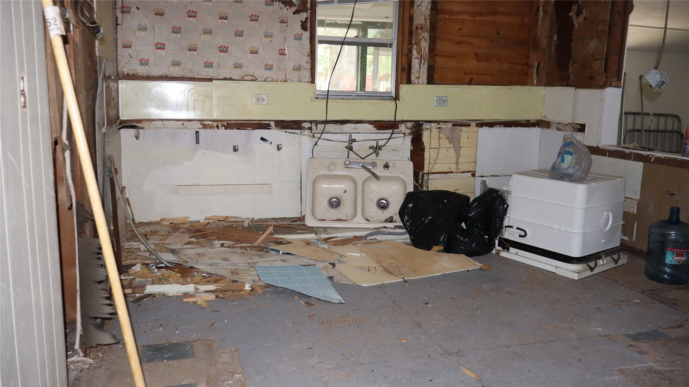 Single Family Residence For Sale in Delta County , 1050 E Dallas Avenue, Cooper, Texas 75432, 3 Bedroom, 2 Bathroom, 2 Garage spaces, 1,610 Sqft, built in 1900, mls#21364558, Real Estate Agent in Cooper, Homes For Sale in Delta county, Homes For Sale in Cooper, Realtor in Cooper Texas, Real Estate Brokerage Independent Realty Texas, Luminita Cordes Realtor
